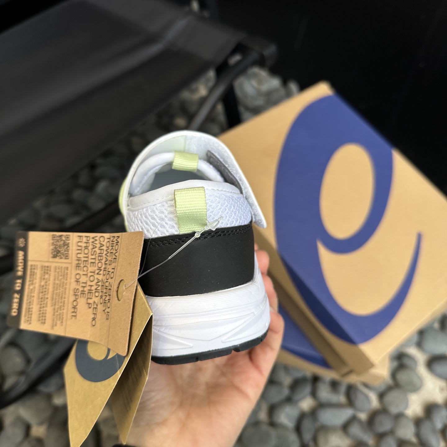 图片[4]-⛰️亚瑟士这双儿童轮胎登山鞋，采用超强耐磨轮胎大底，防滑抓地力MAX，让孩子在户外玩耍时，无论是泥泞小道还是崎岖山路，都能轻松应对。透气网布鞋面，搭配柔软内衬，长时间奔跑也不闷脚，舒适度满分。尺码26-37-选品中心