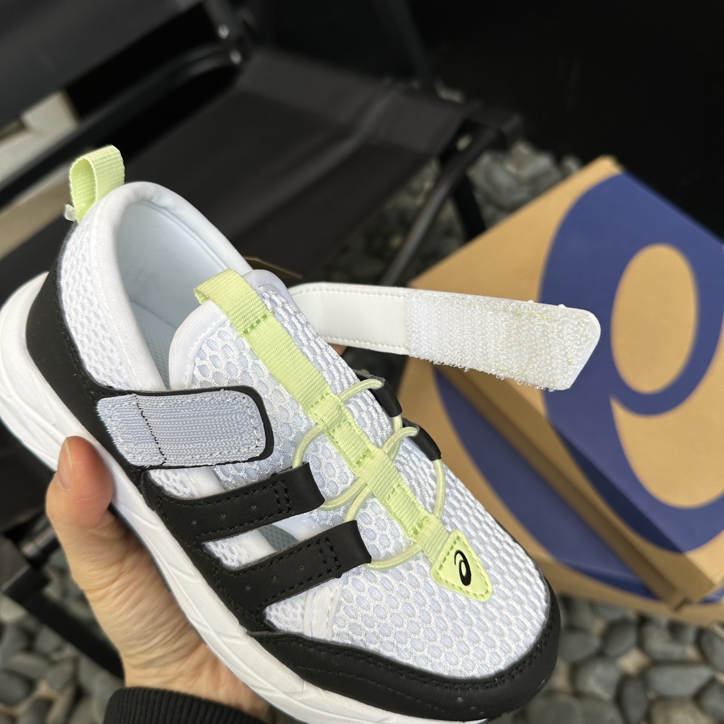 图片[8]-⛰️亚瑟士这双儿童轮胎登山鞋，采用超强耐磨轮胎大底，防滑抓地力MAX，让孩子在户外玩耍时，无论是泥泞小道还是崎岖山路，都能轻松应对。透气网布鞋面，搭配柔软内衬，长时间奔跑也不闷脚，舒适度满分。尺码26-37-选品中心