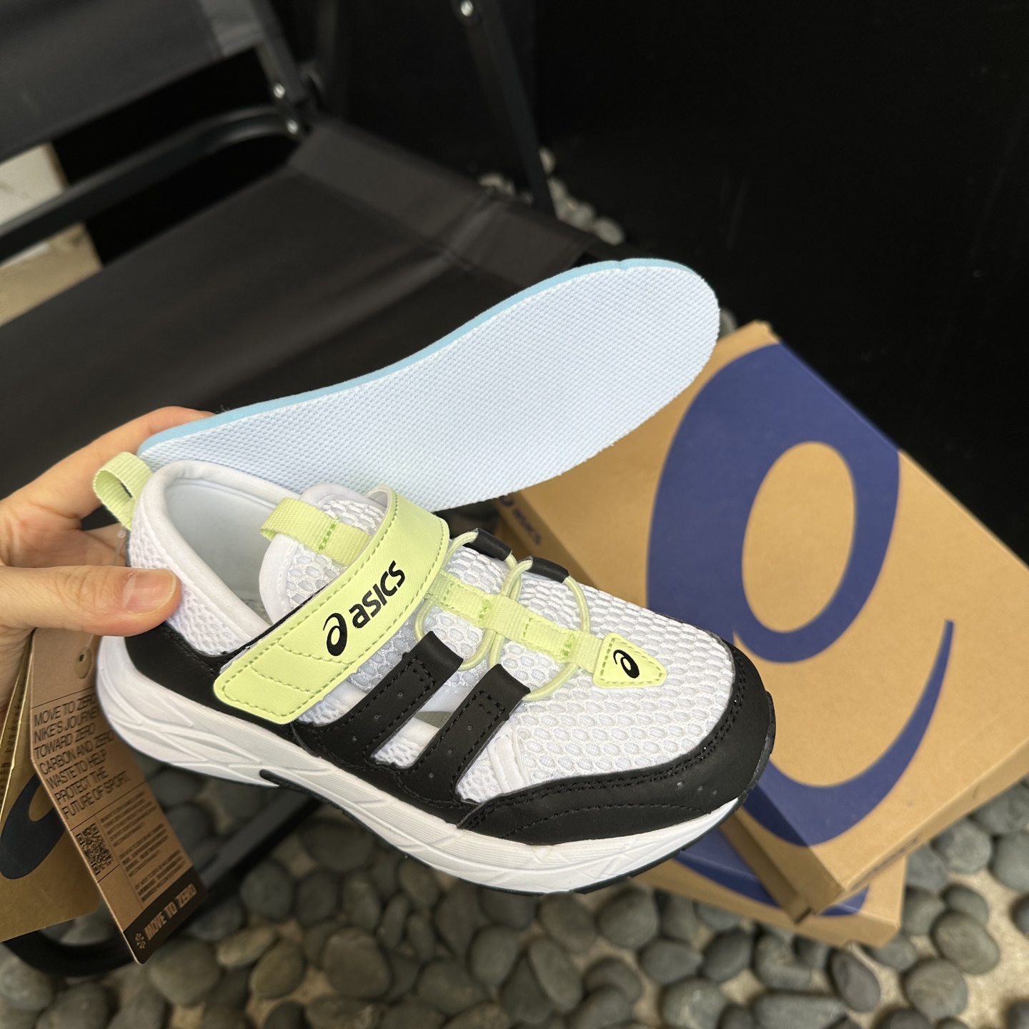 图片[3]-⛰️亚瑟士这双儿童轮胎登山鞋，采用超强耐磨轮胎大底，防滑抓地力MAX，让孩子在户外玩耍时，无论是泥泞小道还是崎岖山路，都能轻松应对。透气网布鞋面，搭配柔软内衬，长时间奔跑也不闷脚，舒适度满分。尺码26-37-选品中心