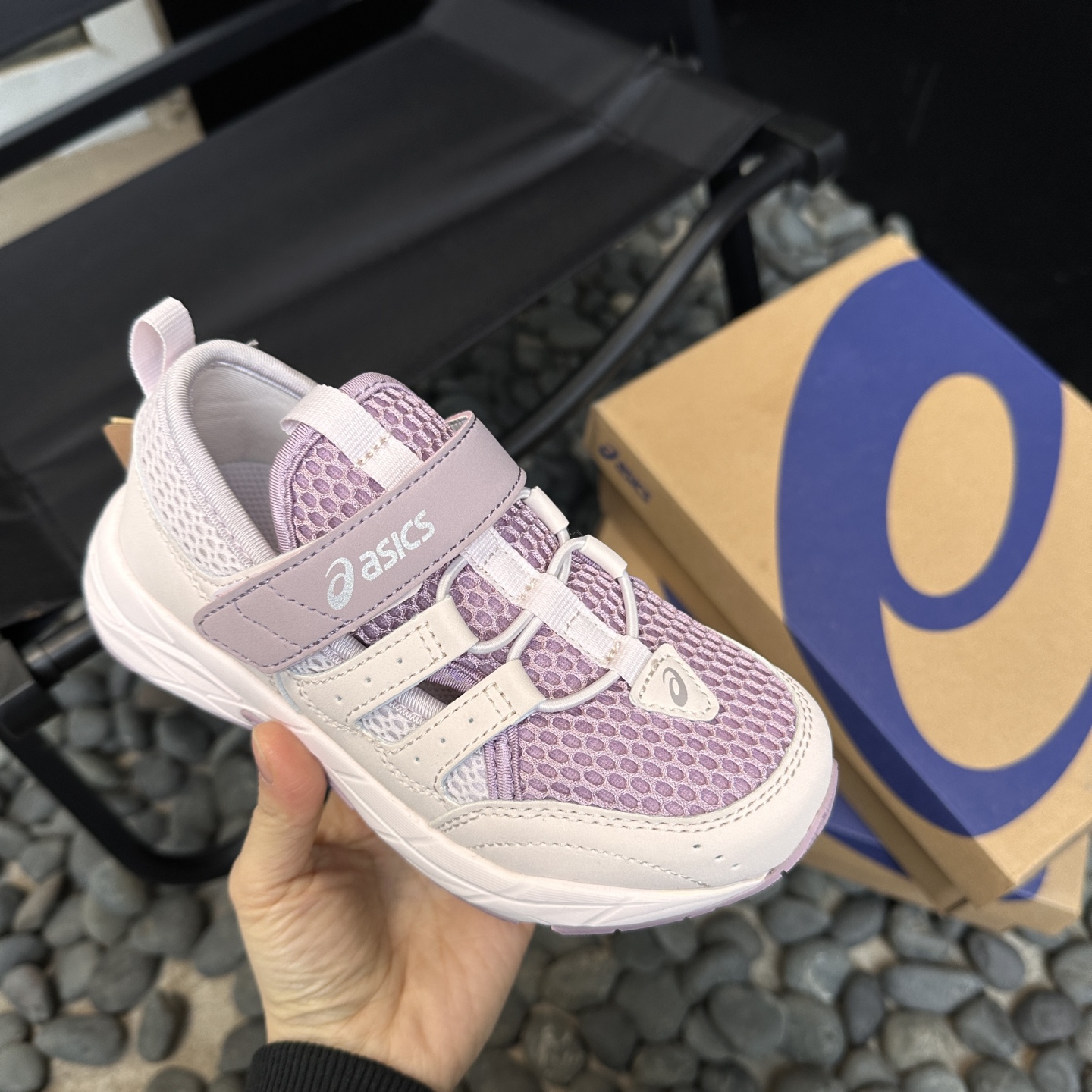 图片[3]-⛰️亚瑟士这双儿童轮胎登山鞋，采用超强耐磨轮胎大底，防滑抓地力MAX，让孩子在户外玩耍时，无论是泥泞小道还是崎岖山路，都能轻松应对。透气网布鞋面，搭配柔软内衬，长时间奔跑也不闷脚，舒适度满分。尺码26-37-选品中心