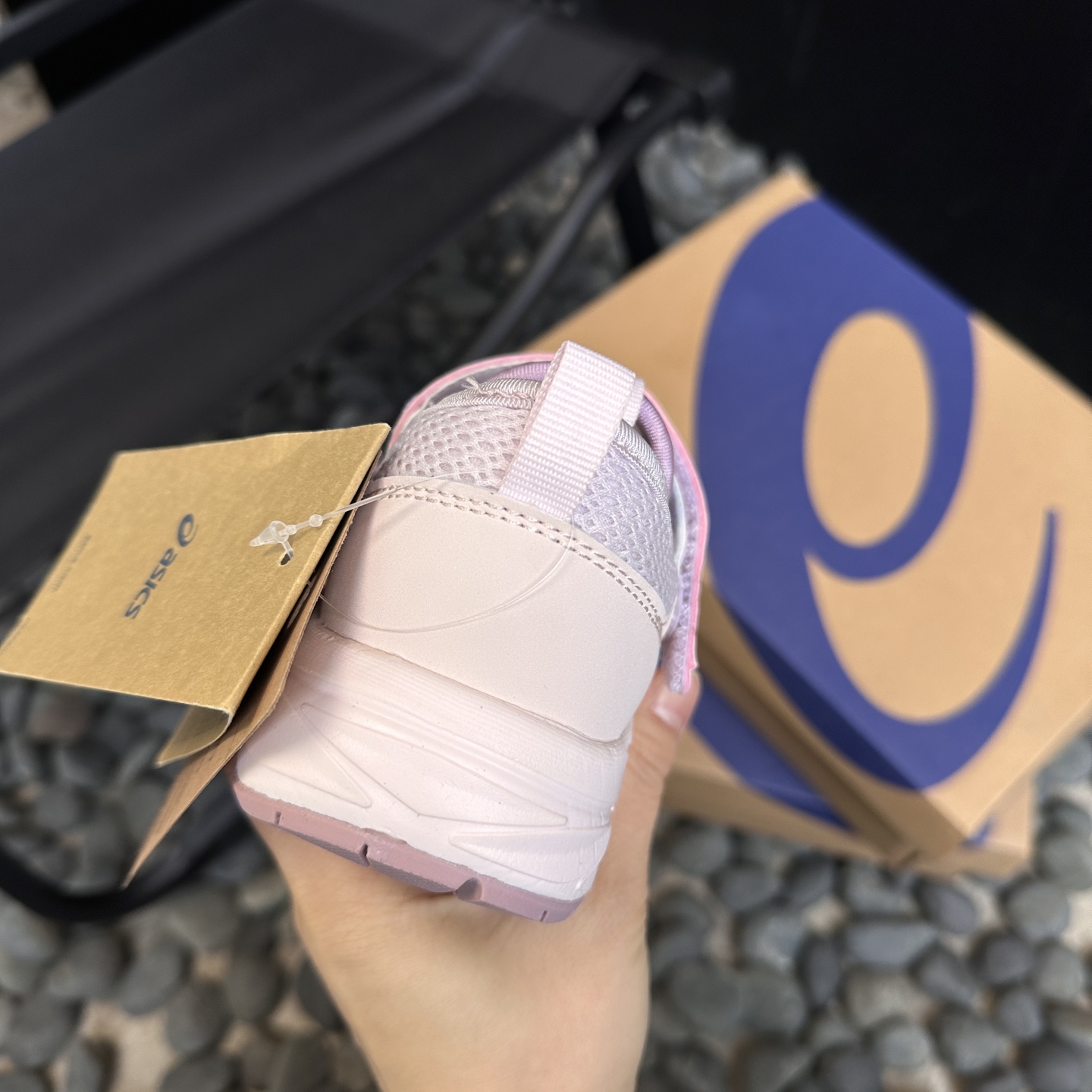 图片[5]-⛰️亚瑟士这双儿童轮胎登山鞋，采用超强耐磨轮胎大底，防滑抓地力MAX，让孩子在户外玩耍时，无论是泥泞小道还是崎岖山路，都能轻松应对。透气网布鞋面，搭配柔软内衬，长时间奔跑也不闷脚，舒适度满分。尺码26-37-选品中心