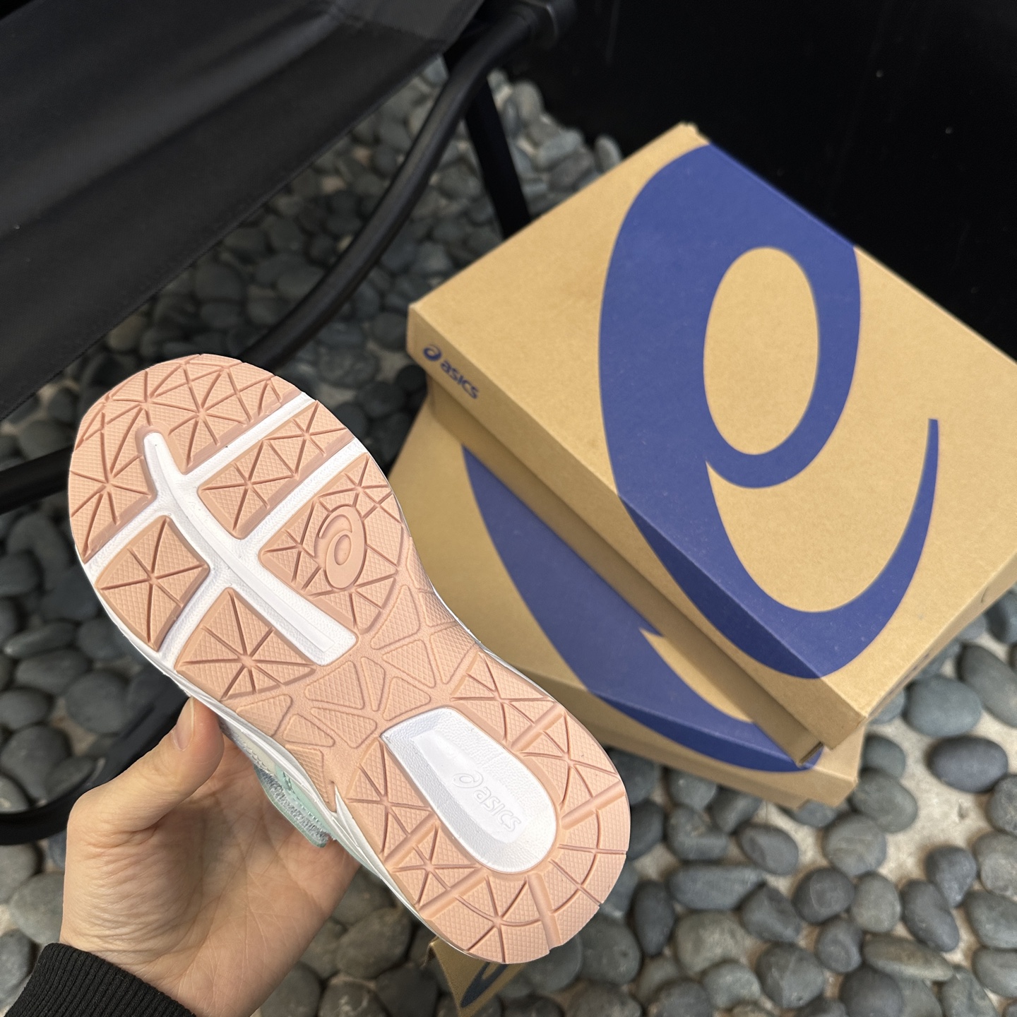 图片[9]-⛰️亚瑟士这双儿童轮胎登山鞋，采用超强耐磨轮胎大底，防滑抓地力MAX，让孩子在户外玩耍时，无论是泥泞小道还是崎岖山路，都能轻松应对。透气网布鞋面，搭配柔软内衬，长时间奔跑也不闷脚，舒适度满分。尺码26-37-选品中心