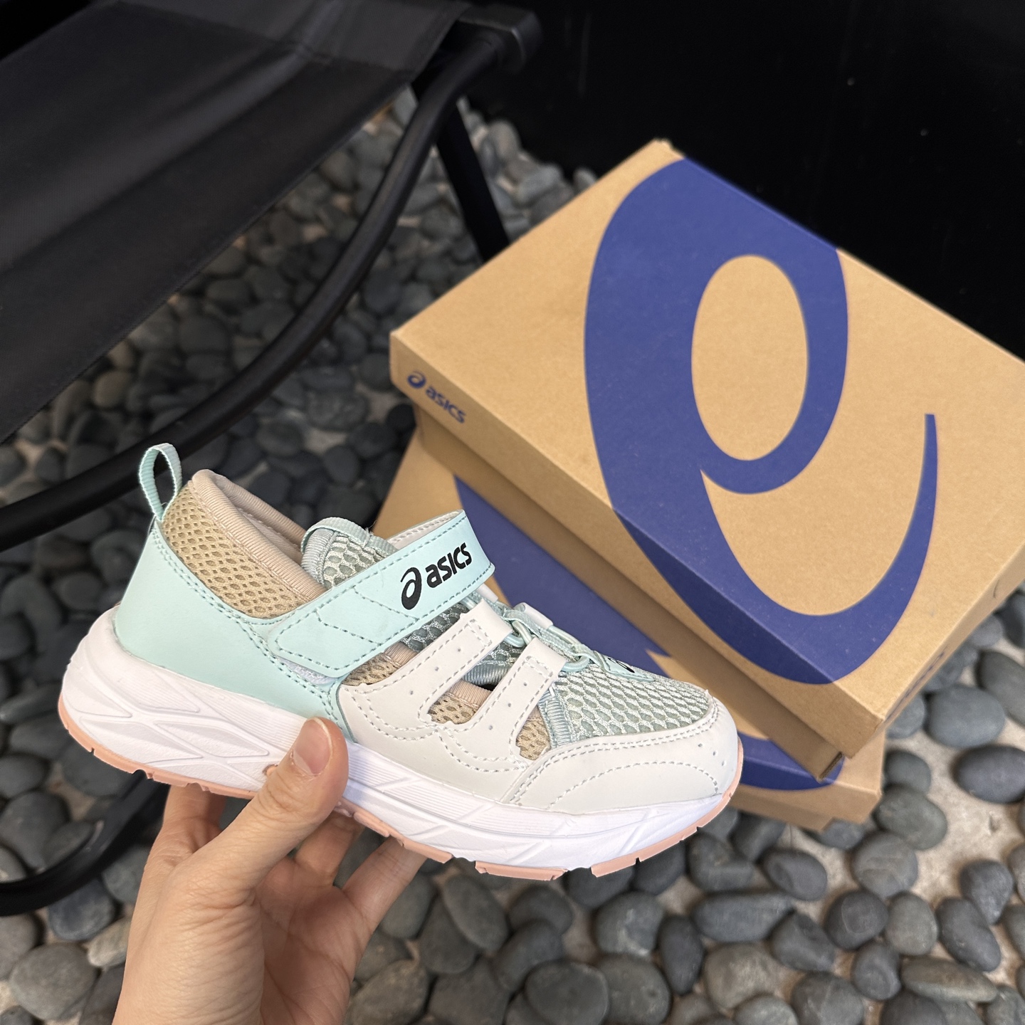 图片[5]-⛰️亚瑟士这双儿童轮胎登山鞋，采用超强耐磨轮胎大底，防滑抓地力MAX，让孩子在户外玩耍时，无论是泥泞小道还是崎岖山路，都能轻松应对。透气网布鞋面，搭配柔软内衬，长时间奔跑也不闷脚，舒适度满分。尺码26-37-选品中心