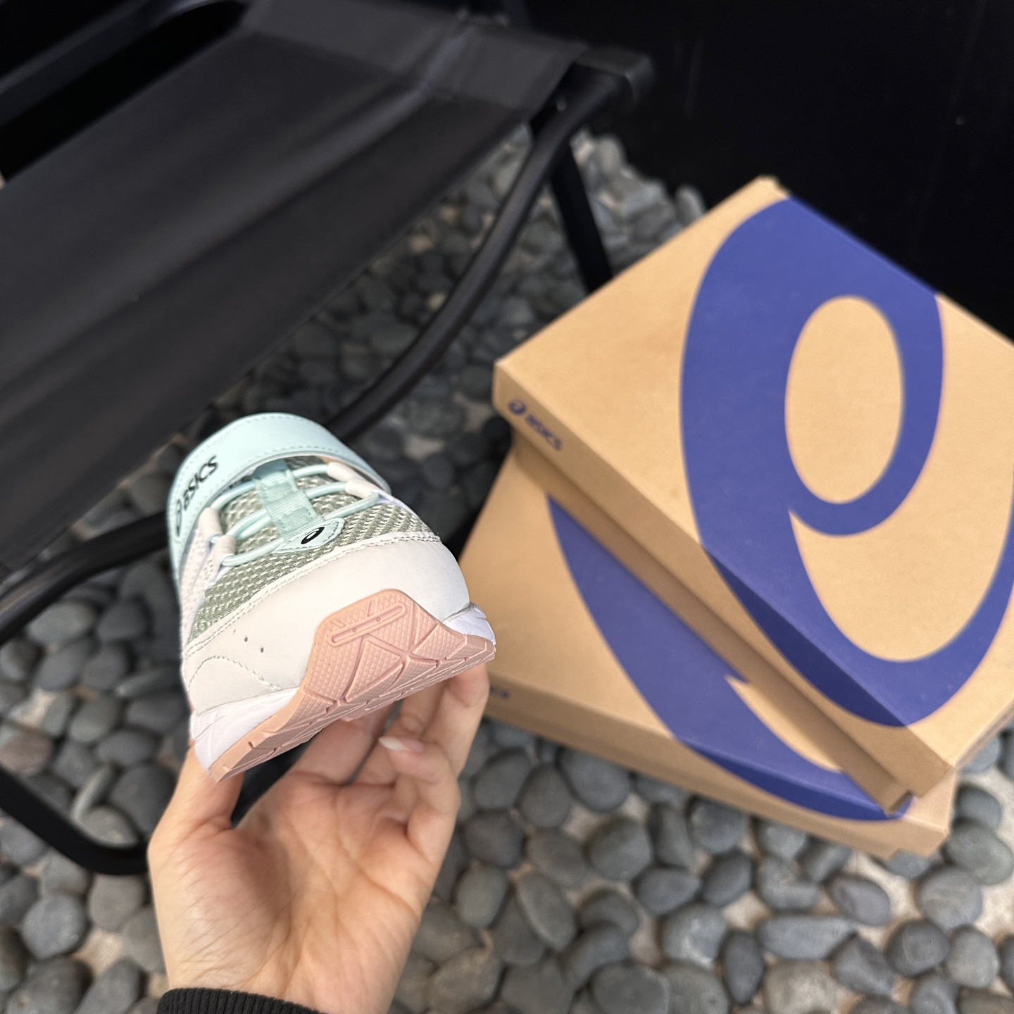 图片[4]-⛰️亚瑟士这双儿童轮胎登山鞋，采用超强耐磨轮胎大底，防滑抓地力MAX，让孩子在户外玩耍时，无论是泥泞小道还是崎岖山路，都能轻松应对。透气网布鞋面，搭配柔软内衬，长时间奔跑也不闷脚，舒适度满分。尺码26-37-选品中心