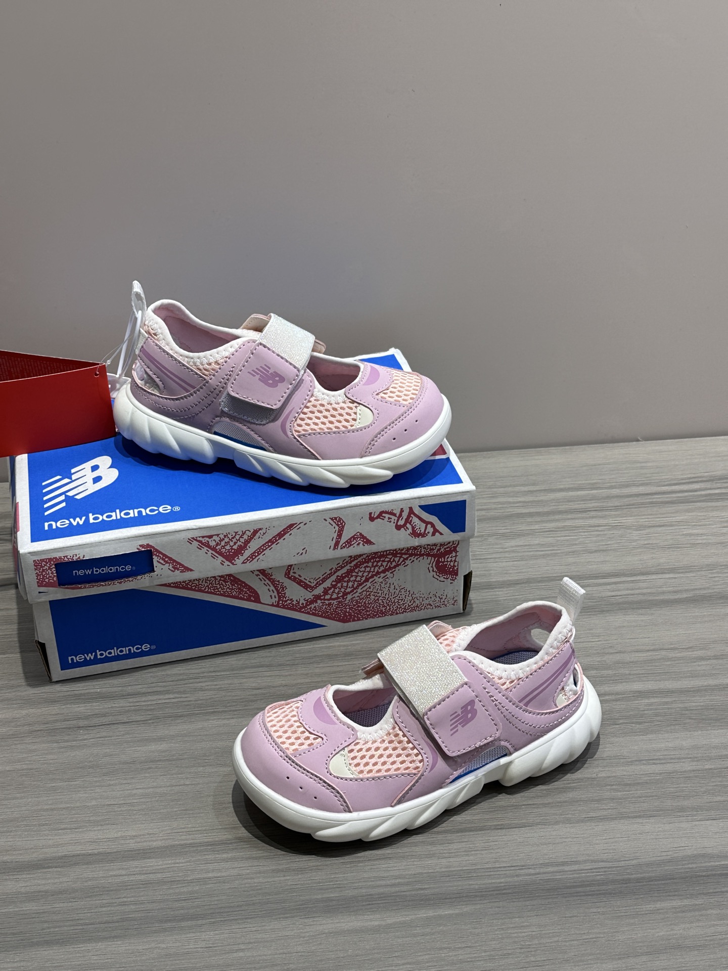 图片[9]-🔥NB920户外运动凉鞋，价格出乎意料，品质更出乎意外，被我夸了无数次 网面材质确保良好的透气性，让孩子的脚部能够保持干爽，减少闷热和不适感 橡胶大底超级超级软-选品中心