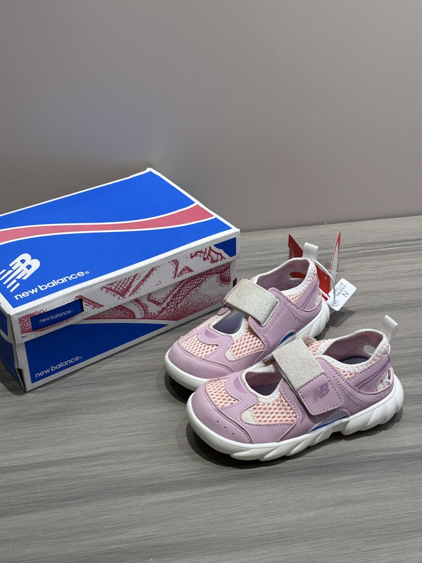 图片[8]-🔥NB920户外运动凉鞋，价格出乎意料，品质更出乎意外，被我夸了无数次 网面材质确保良好的透气性，让孩子的脚部能够保持干爽，减少闷热和不适感 橡胶大底超级超级软-选品中心