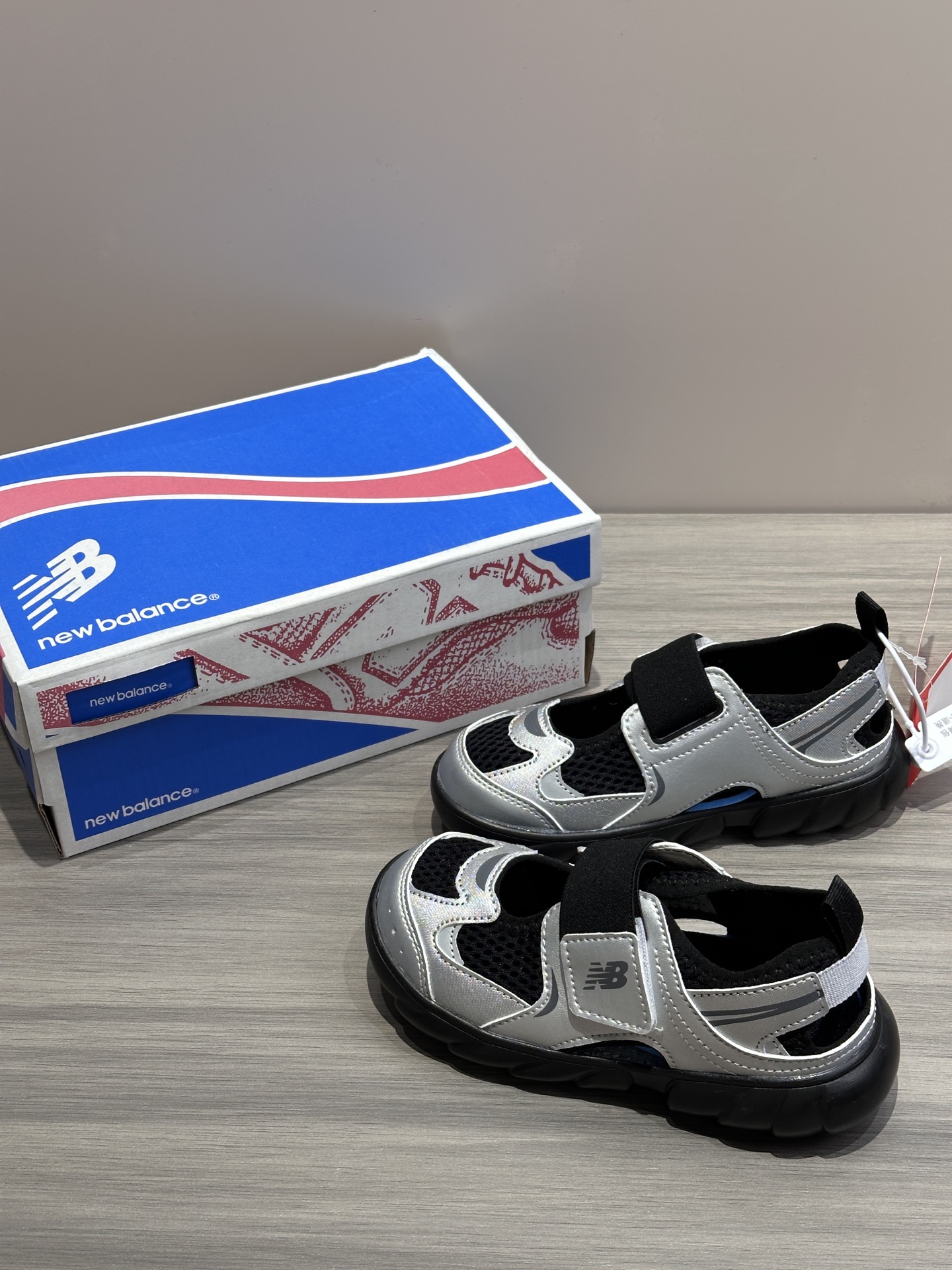 图片[5]-🔥NB920户外运动凉鞋，价格出乎意料，品质更出乎意外，被我夸了无数次 网面材质确保良好的透气性，让孩子的脚部能够保持干爽，减少闷热和不适感 橡胶大底超级超级软-选品中心