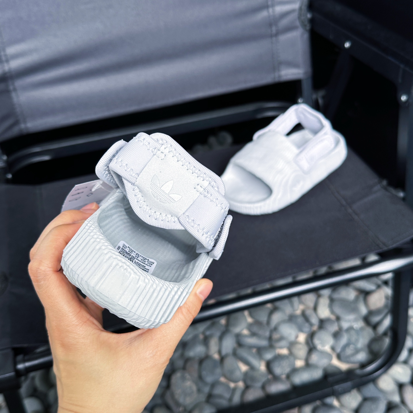 图片[4]-2025二代adidas新款两穿凉鞋✨22-35 洞洞鞋款式设计，后跟可拆卸，两穿超实用❤️配饰单独活动可拆解❗️尺码22-35 每个镜头都非常出片-选品中心