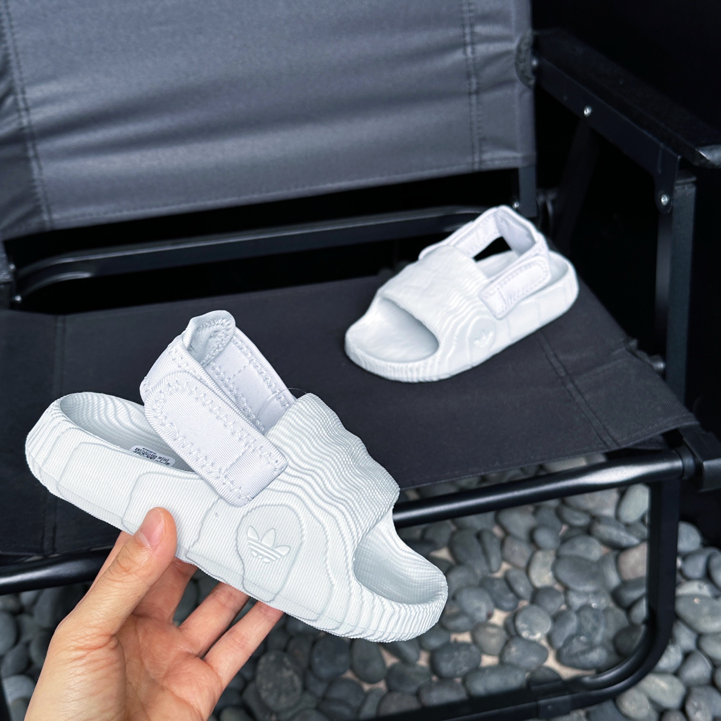 图片[2]-2025二代adidas新款两穿凉鞋✨22-35 洞洞鞋款式设计，后跟可拆卸，两穿超实用❤️配饰单独活动可拆解❗️尺码22-35 每个镜头都非常出片-选品中心