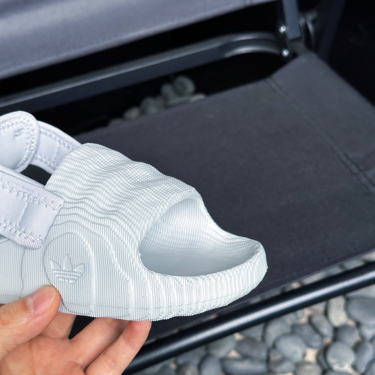 图片[6]-2025二代adidas新款两穿凉鞋✨22-35 洞洞鞋款式设计，后跟可拆卸，两穿超实用❤️配饰单独活动可拆解❗️尺码22-35 每个镜头都非常出片-选品中心