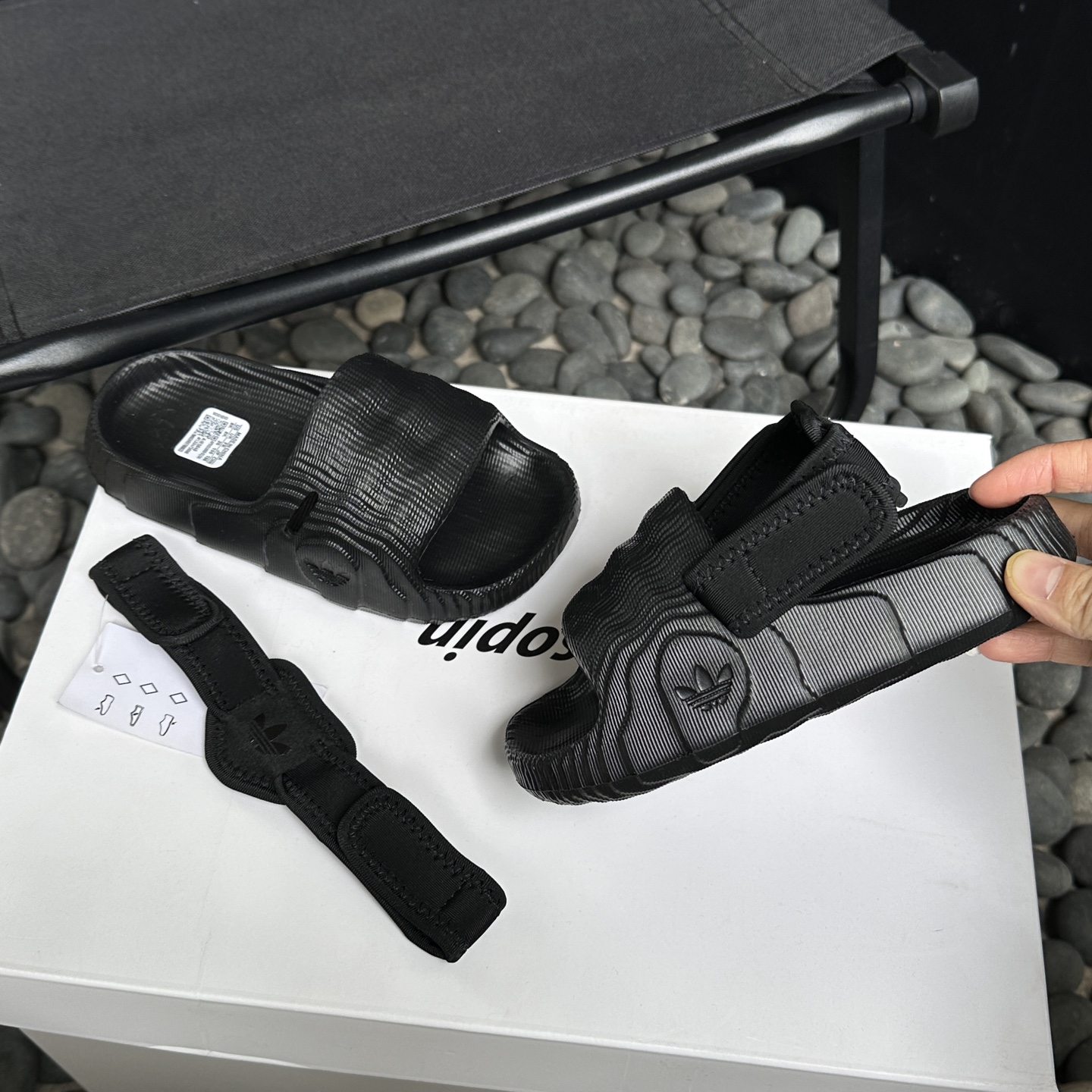 图片[3]-2025二代adidas新款两穿凉鞋✨22-35 洞洞鞋款式设计，后跟可拆卸，两穿超实用❤️配饰单独活动可拆解❗️-选品中心