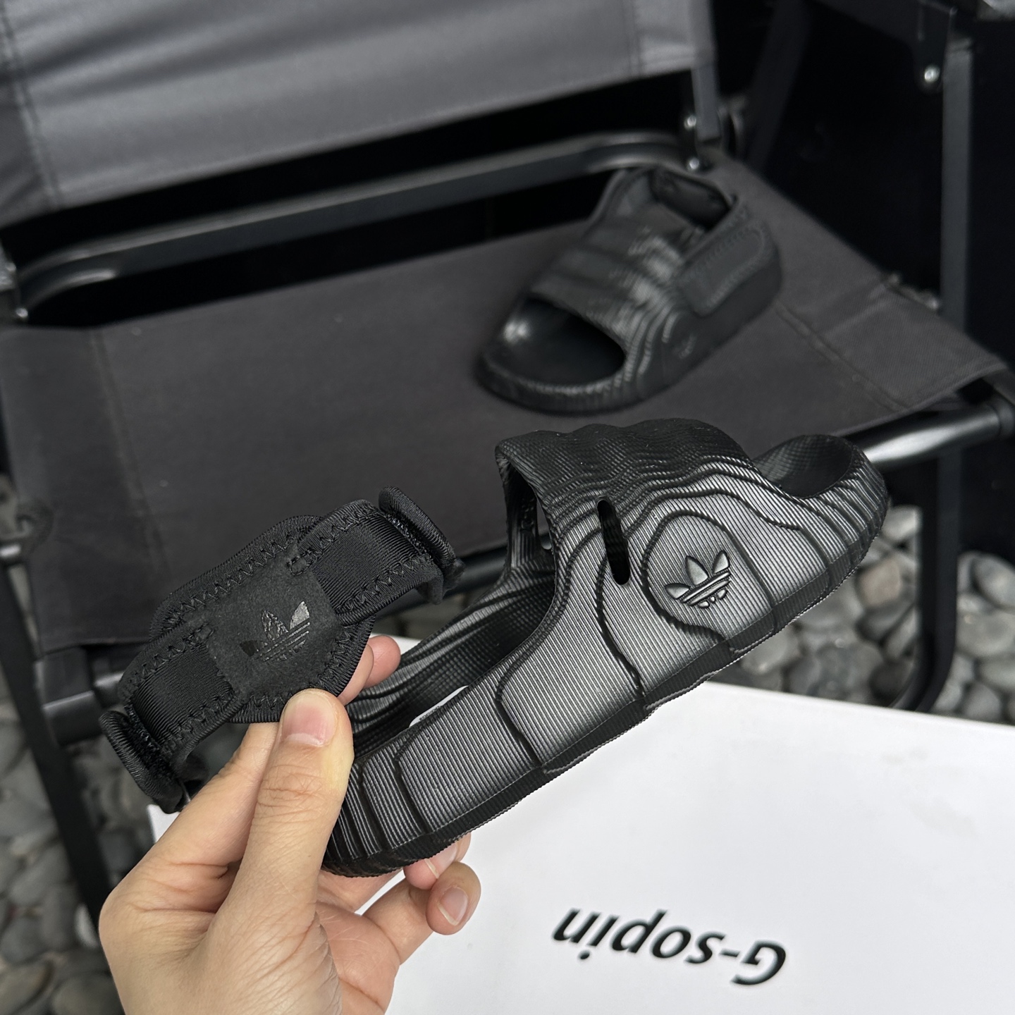 图片[2]-2025二代adidas新款两穿凉鞋✨22-35 洞洞鞋款式设计，后跟可拆卸，两穿超实用❤️配饰单独活动可拆解❗️-选品中心