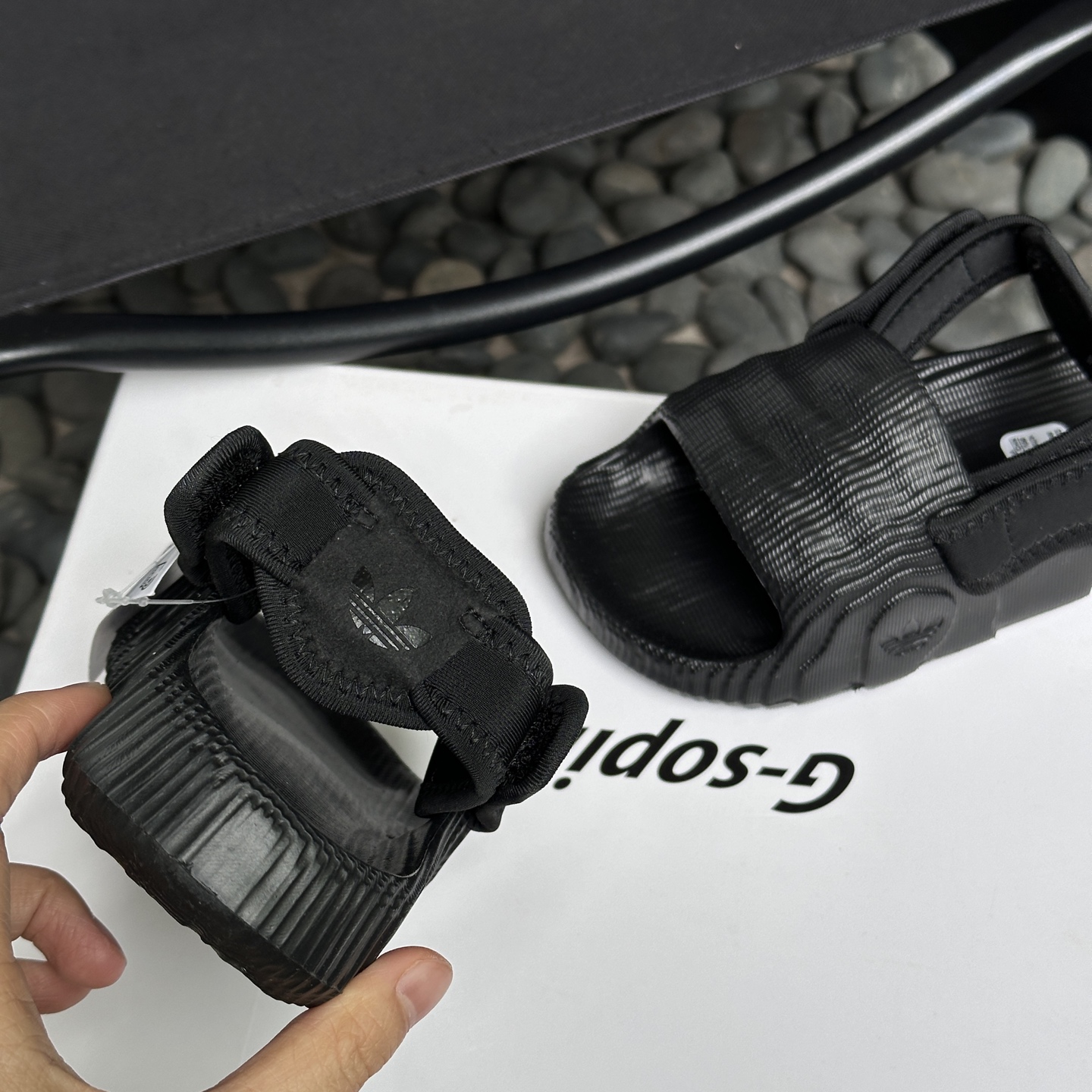 图片[7]-2025二代adidas新款两穿凉鞋✨22-35 洞洞鞋款式设计，后跟可拆卸，两穿超实用❤️配饰单独活动可拆解❗️-选品中心