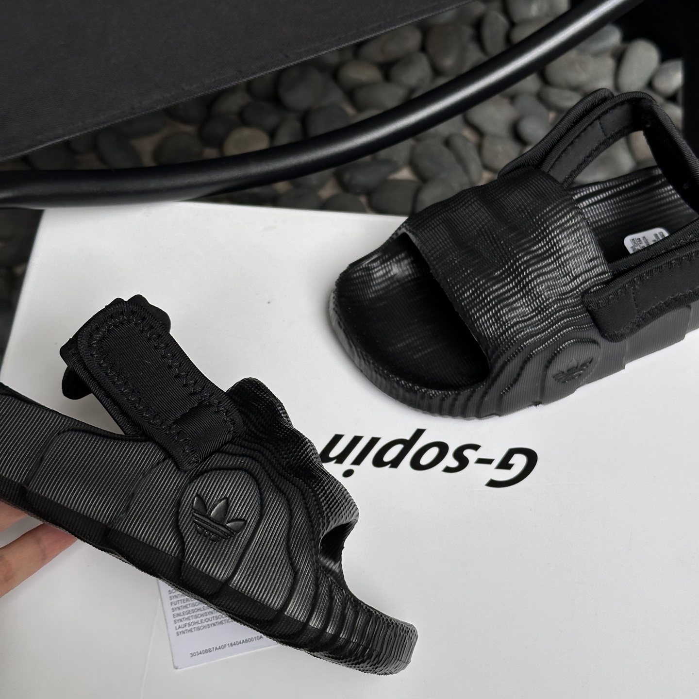 图片[9]-2025二代adidas新款两穿凉鞋✨22-35 洞洞鞋款式设计，后跟可拆卸，两穿超实用❤️配饰单独活动可拆解❗️-选品中心