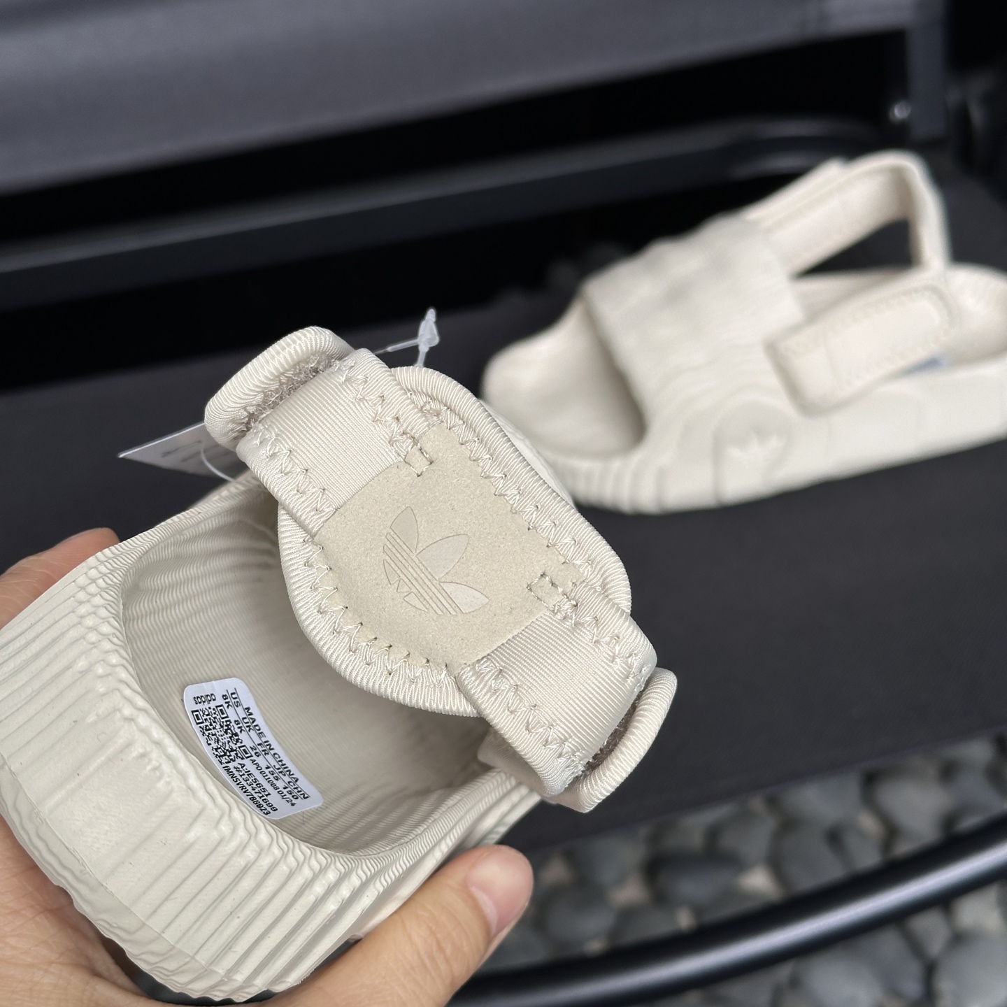 图片[5]-2025二代adidas新款两穿凉鞋✨22-35 洞洞鞋款式设计，后跟可拆卸，两穿超实用❤️配饰单独活动可拆解❗️-选品中心