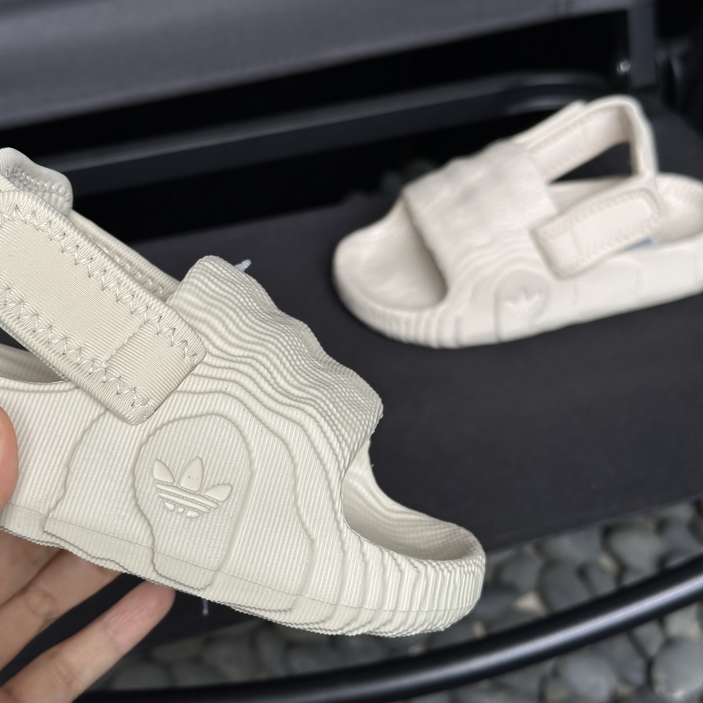 图片[6]-2025二代adidas新款两穿凉鞋✨22-35 洞洞鞋款式设计，后跟可拆卸，两穿超实用❤️配饰单独活动可拆解❗️-选品中心