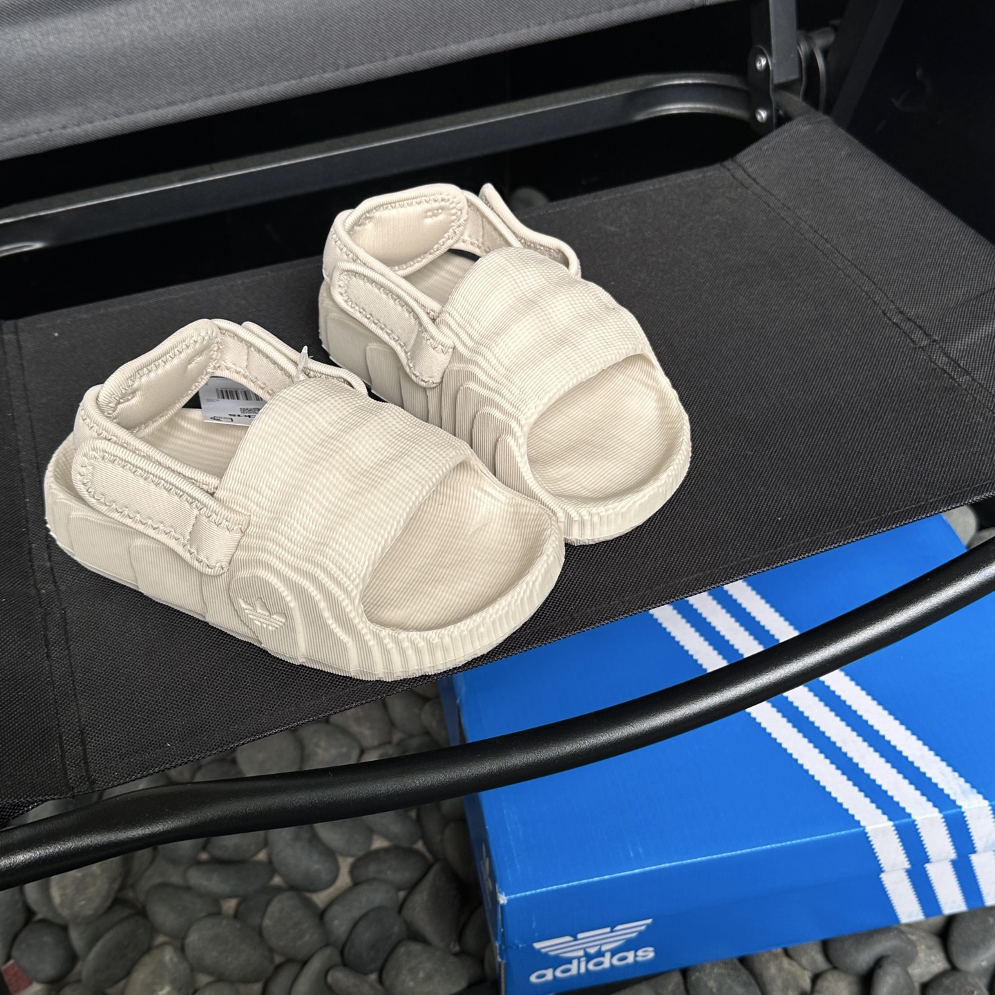 图片[8]-2025二代adidas新款两穿凉鞋✨22-35 洞洞鞋款式设计，后跟可拆卸，两穿超实用❤️配饰单独活动可拆解❗️-选品中心