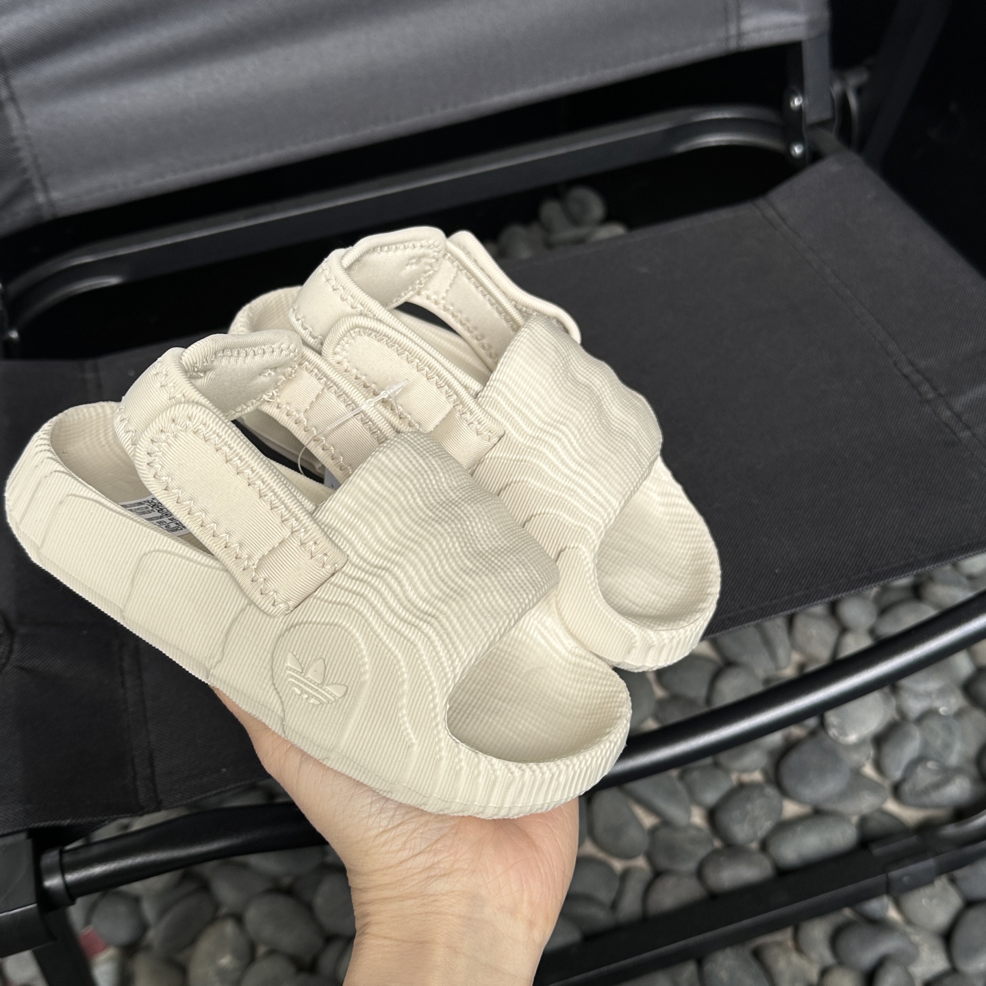 图片[2]-2025二代adidas新款两穿凉鞋✨22-35 洞洞鞋款式设计，后跟可拆卸，两穿超实用❤️配饰单独活动可拆解❗️-选品中心