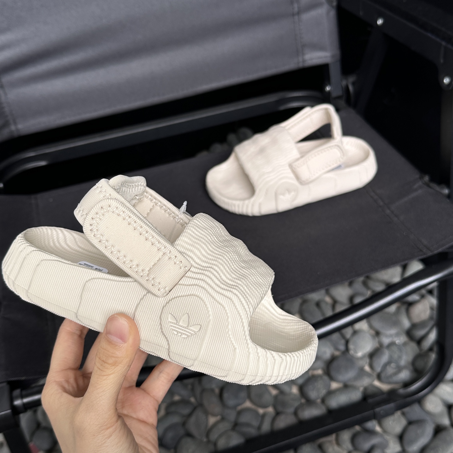 图片[3]-2025二代adidas新款两穿凉鞋✨22-35 洞洞鞋款式设计，后跟可拆卸，两穿超实用❤️配饰单独活动可拆解❗️-选品中心