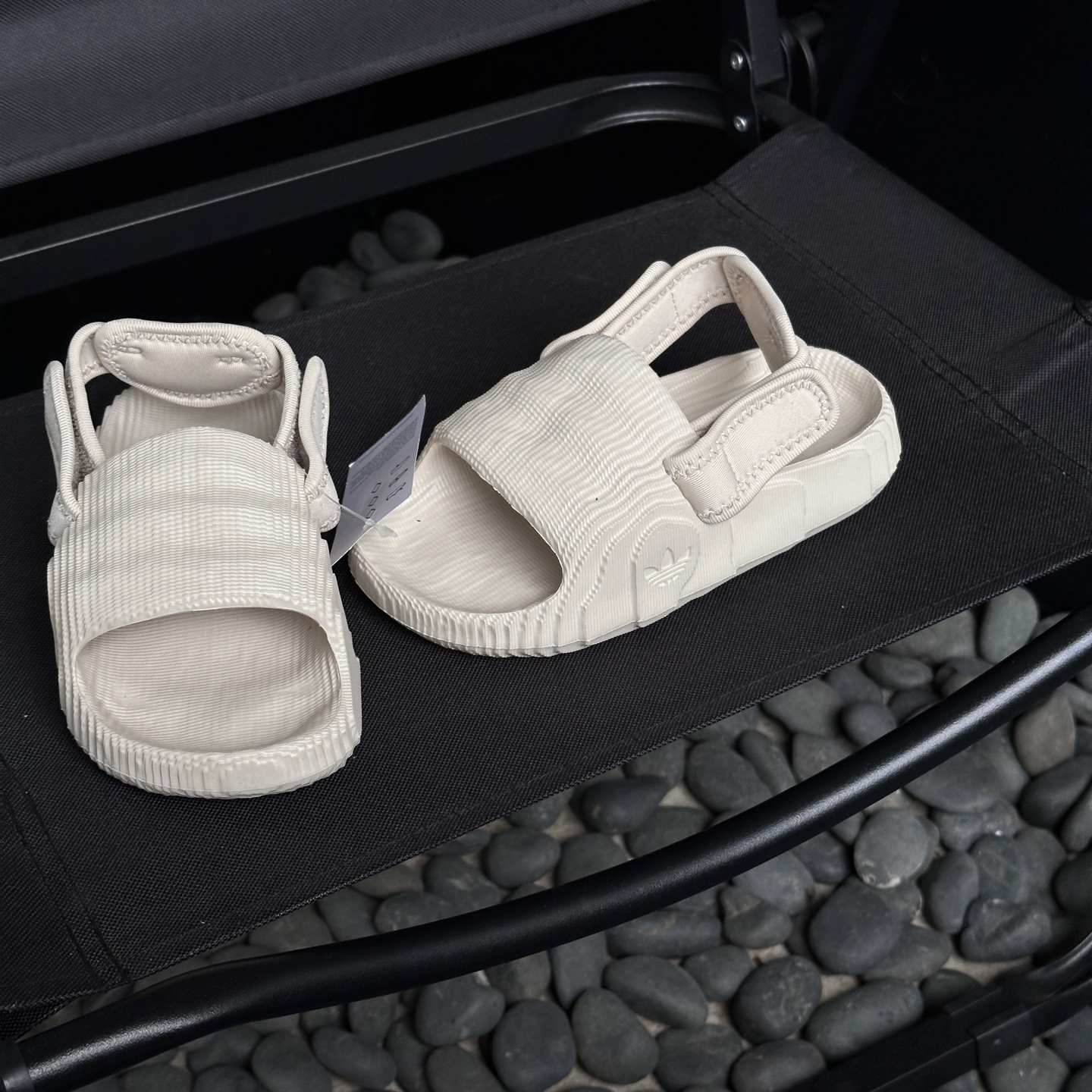 图片[7]-2025二代adidas新款两穿凉鞋✨22-35 洞洞鞋款式设计，后跟可拆卸，两穿超实用❤️配饰单独活动可拆解❗️-选品中心