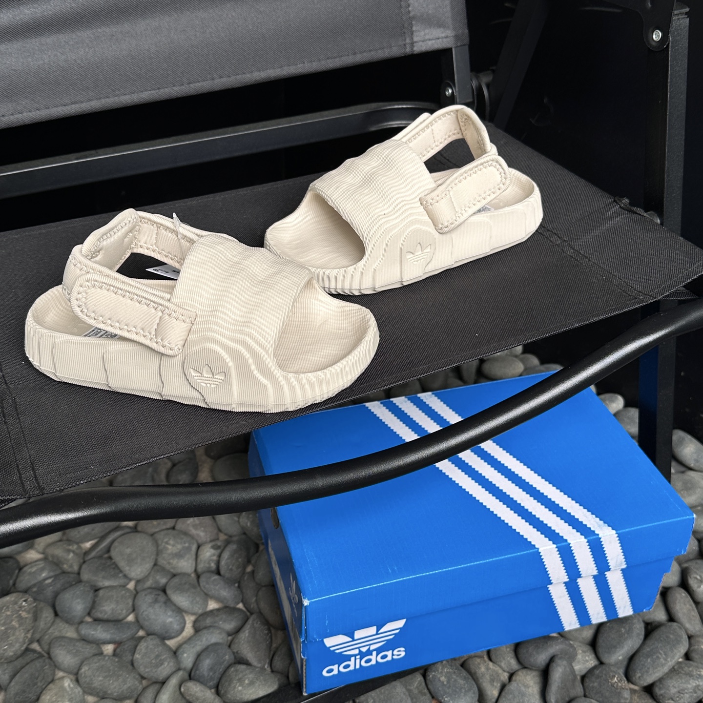图片[9]-2025二代adidas新款两穿凉鞋✨22-35 洞洞鞋款式设计，后跟可拆卸，两穿超实用❤️配饰单独活动可拆解❗️-选品中心