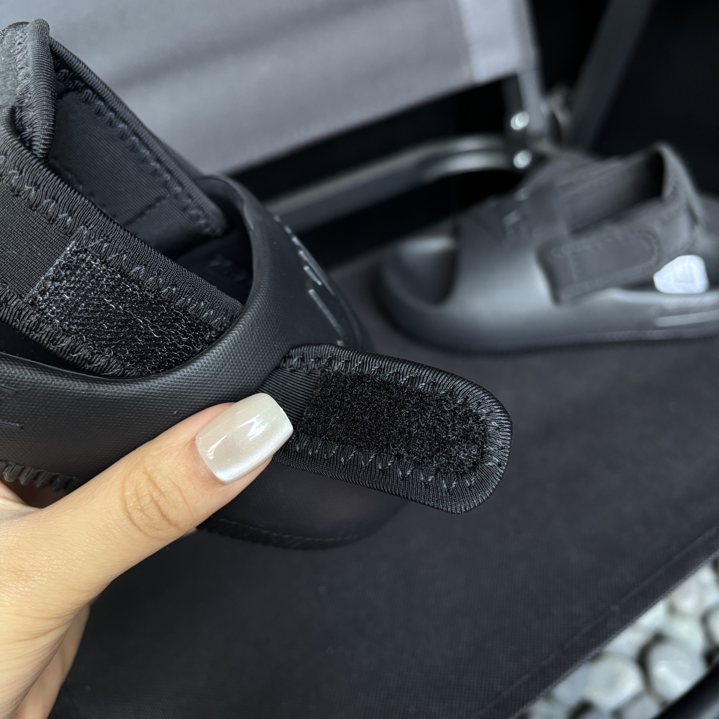 图片[6]-🌟Nike夏季露趾魔术贴两穿凉鞋 采用双开魔术贴设计 方便宝贝穿脱✅后跟走线工整，细节🈵🈵 两穿设计，水上娱乐更方便 尺码22-35-选品中心