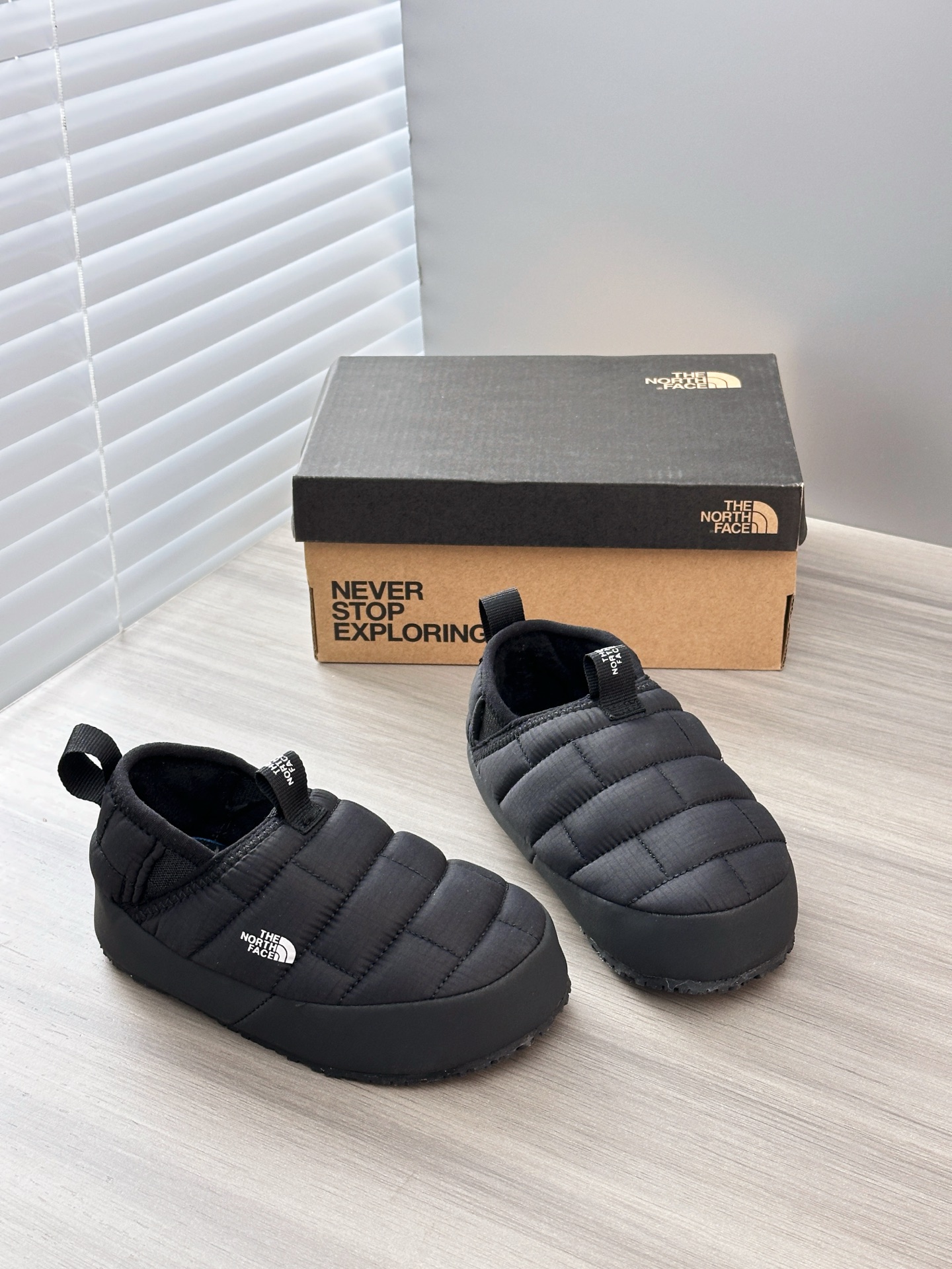 图片[2]-📷实拍细节–原相机直出原图 经典百搭的黑色🖤 黑色羽绒鞋是日常穿起来最多的，内里绒毛毛，后脚跟还可以踩。-选品中心