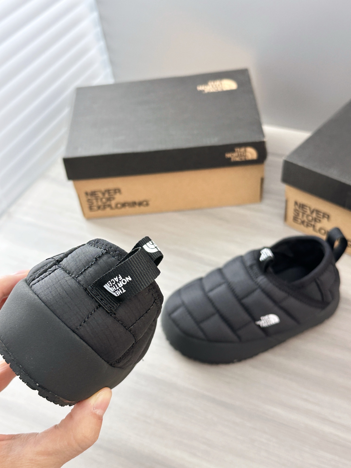 图片[8]-📷实拍细节–原相机直出原图 经典百搭的黑色🖤 黑色羽绒鞋是日常穿起来最多的，内里绒毛毛，后脚跟还可以踩。-选品中心