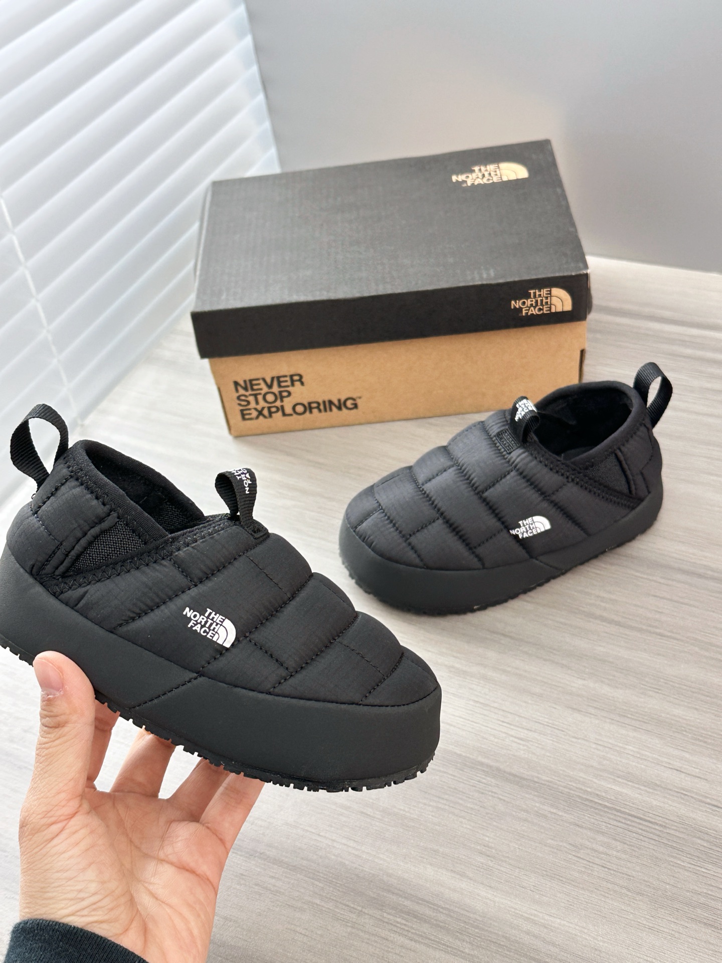 图片[4]-📷实拍细节–原相机直出原图 经典百搭的黑色🖤 黑色羽绒鞋是日常穿起来最多的，内里绒毛毛，后脚跟还可以踩。-选品中心