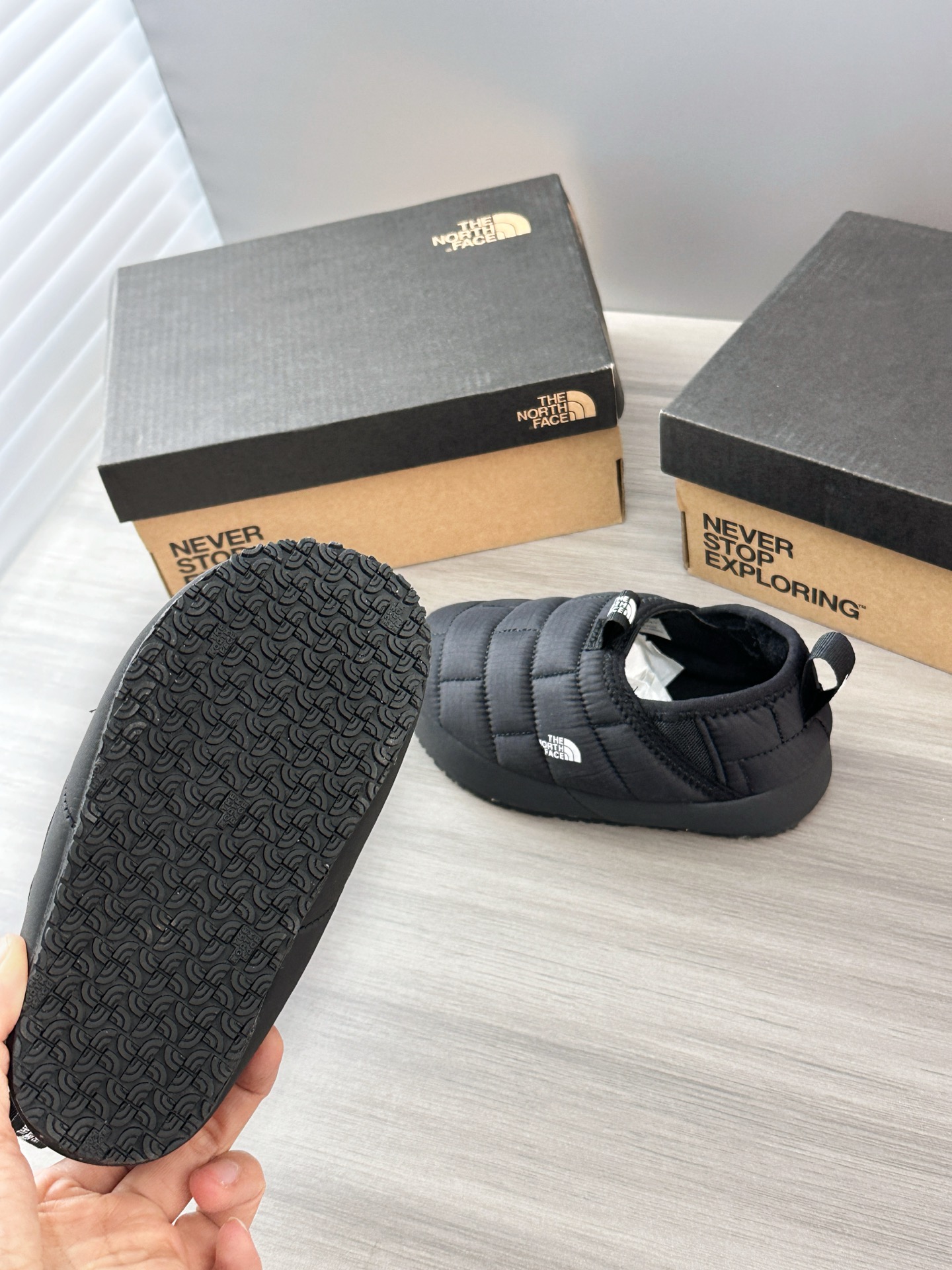 图片[6]-📷实拍细节–原相机直出原图 经典百搭的黑色🖤 黑色羽绒鞋是日常穿起来最多的，内里绒毛毛，后脚跟还可以踩。-选品中心