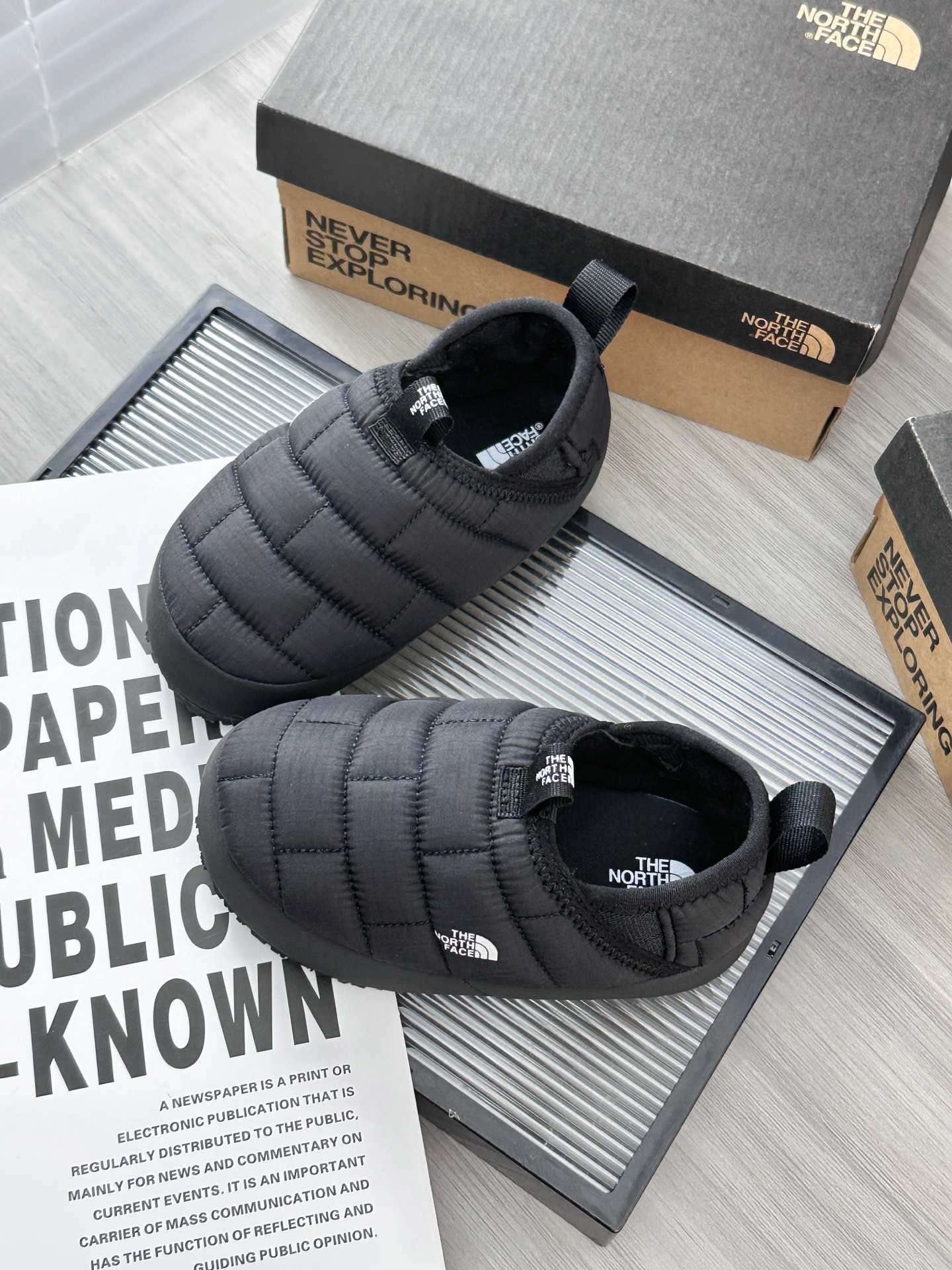 图片[9]-📷实拍细节–原相机直出原图 经典百搭的黑色🖤 黑色羽绒鞋是日常穿起来最多的，内里绒毛毛，后脚跟还可以踩。-选品中心