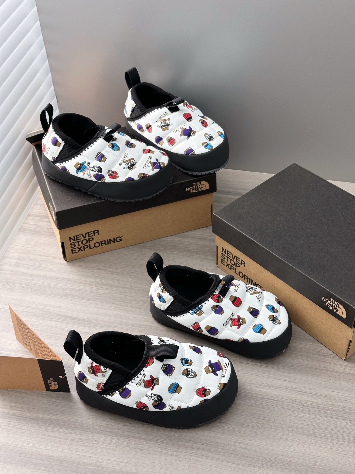 NO:670317,Actual shooting details – original pictures straight out of the original camera. Exclusive first release of hot new color matching models. The first choice for those who want to look good. Snow boots, boots,19860909实拍细节–原相机直出原图 独家首发新配色爆款,颜值控首选,雪地靴,boots,,Children's