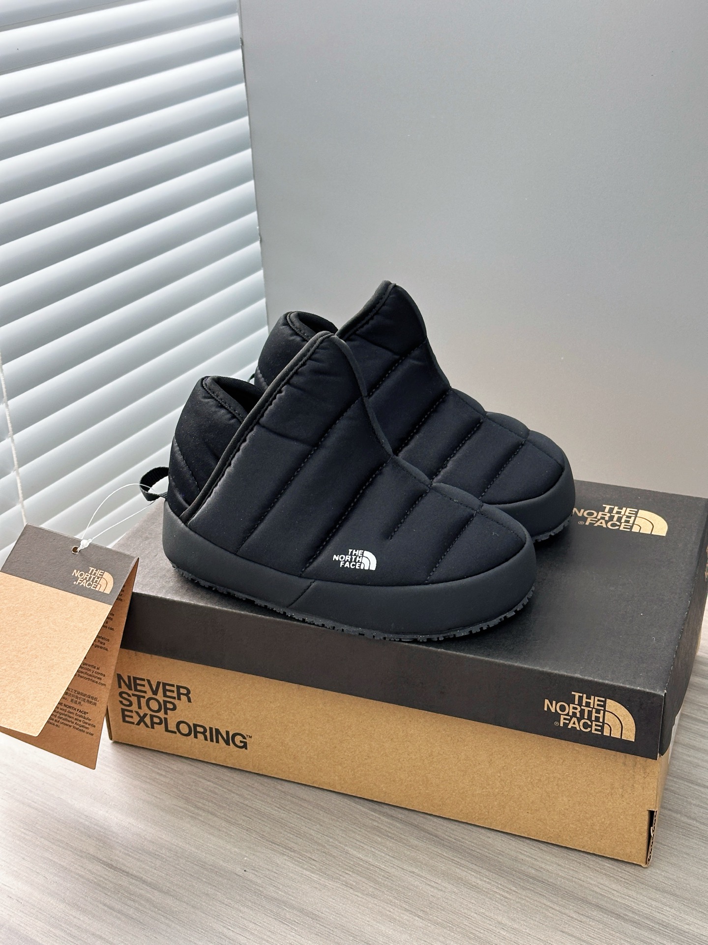 📷实拍细节–原相机直出原图 独家北面高帮新款，经典黑色🖤，永远经典的配色，随便搭配任何裤子，回头率拉满💯-选品中心