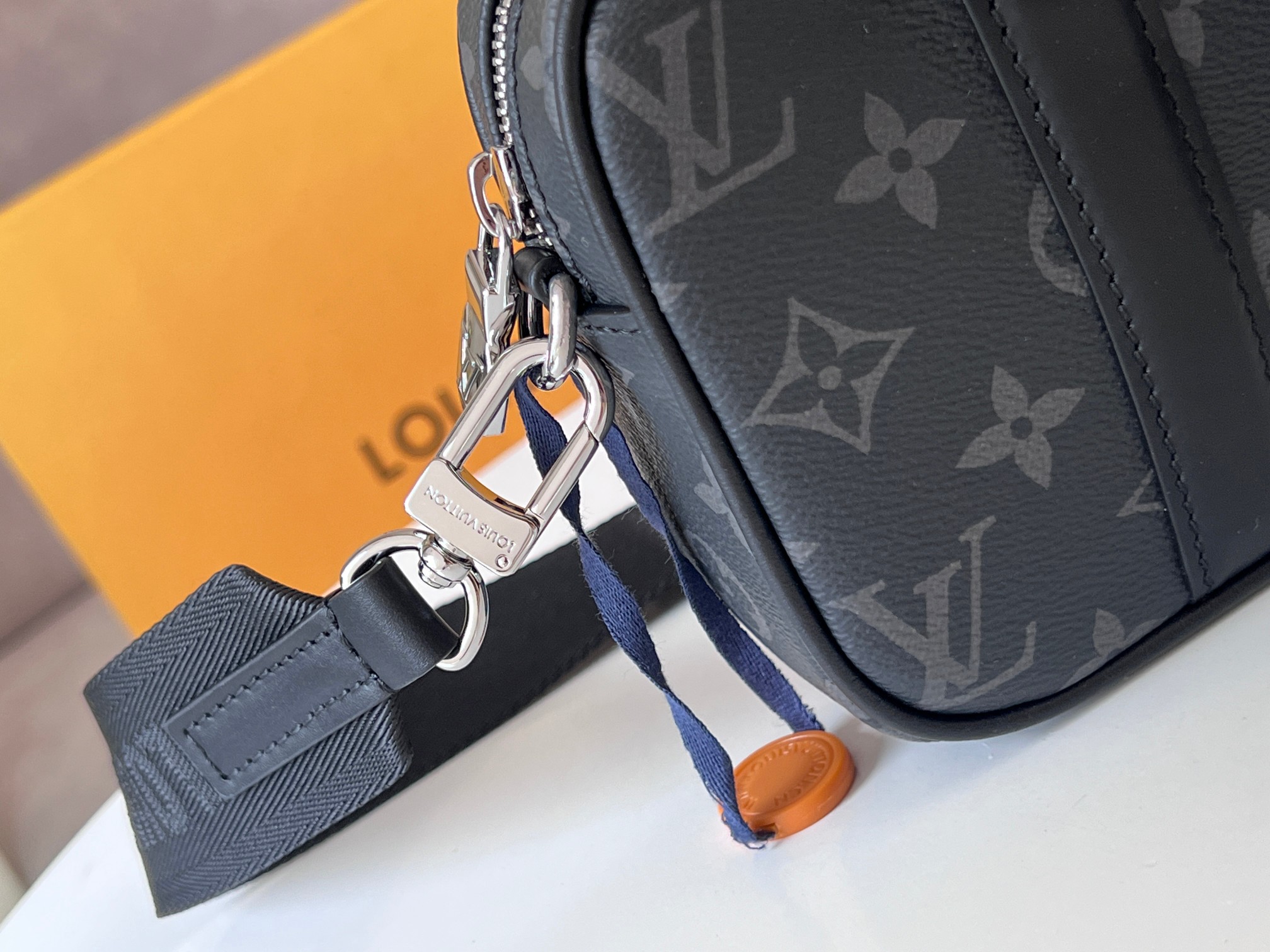 NO:200828,Original single-quality model M82770 black flower mini briefcase Nano orte Documents Voyage More details...,LV [top original list],louis vuitton19860909原单品质型号M82770黑花迷你公文包 Nano orte Documents Voyage 更多细节……,LV【顶级原单】,louis vuitton,Bag