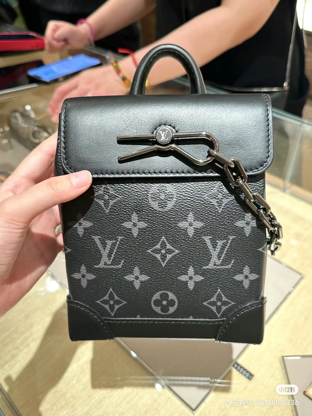 NO:200982,Original single quality M82774 black flower This Nano Steamer handbag is made of Monogram Eclipse canvas, which is concentrated in a pocket-sized Steamer handbag design, and replicates the original elements with reinforced corners, needles and chains. It is paired with the top handle and a detachable and adjustable chain, which creates a variety of carrying methods. Size 15 x 18 x 7cm-9148056, LV [top original list], christian louboutin, louis vuitton19860909原单品质M82774黑花 本款 Nano Steamer 手袋取材 Monogram Eclipse 帆布,以袖珍尺寸浓缩 Steamer 手袋设计,借加固包角、饰针和链条复现原版元素.搭配顶部手柄和可拆卸并调节的链条,成就多种背携方式.尺寸15 x 18 x 7cm-9148056,LV【顶级原单】,christian louboutin,louis vuitton,Bag