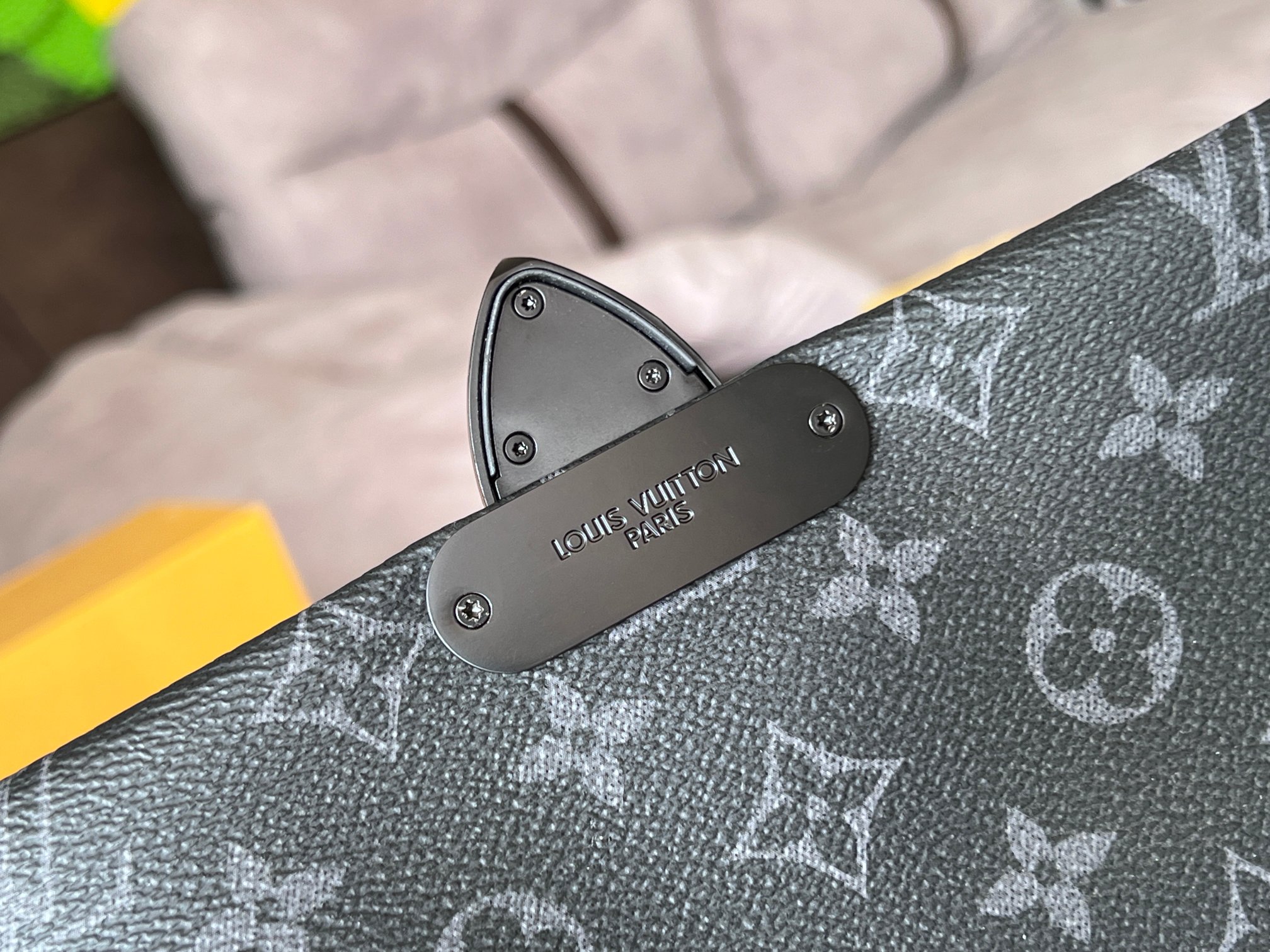 NO:200852,Original list M46794 Black Flower S-Cae Postman Package Material Monogram Black Flower Diagonal Cross Package More details...,LV [Top Original List],louis vuitton19860909原单 M46794黑花 S-Cae 邮差包取材 Monogram 黑花 斜跨包更多细节……,LV【顶级原单】,louis vuitton,Bag