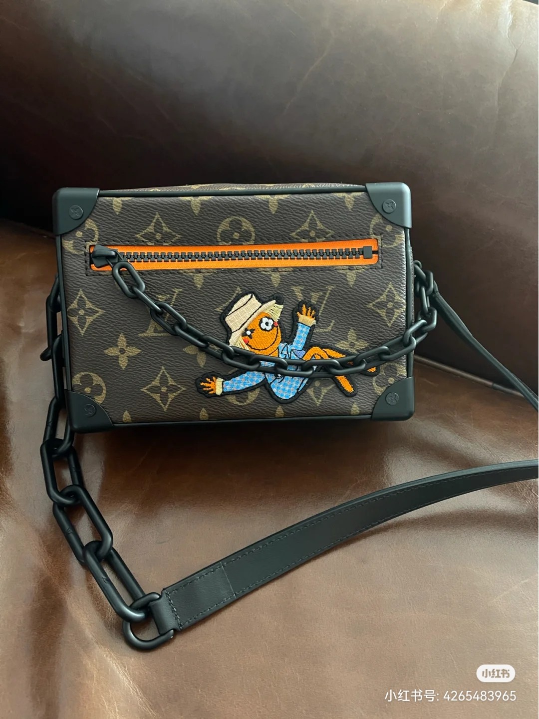 NO:200971,Top original M80159 embroidery This Mini Soft Trunk chain bag is made of Monogram canvas and matte leather trim, embroidered patches present the animation image of 