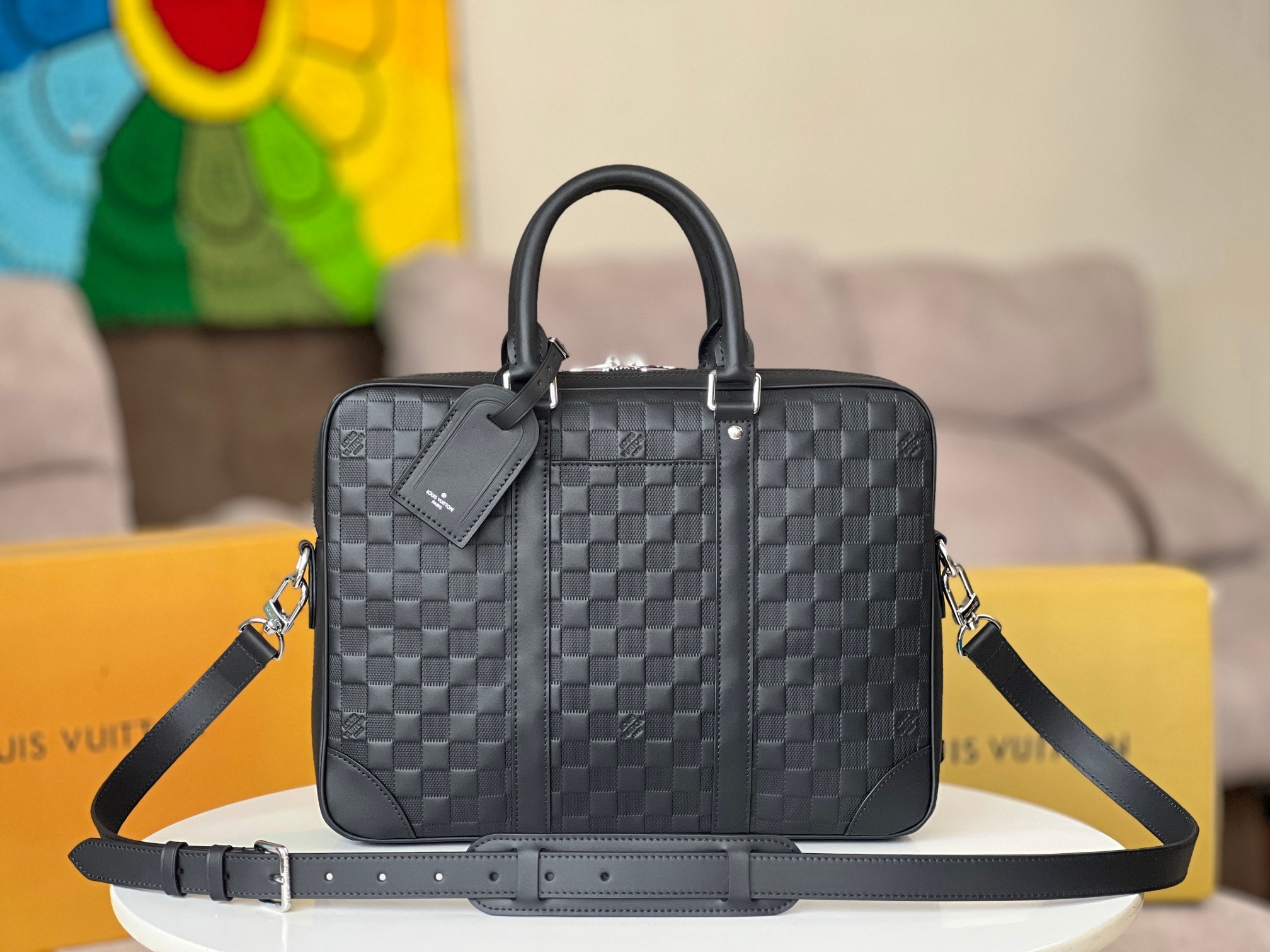 NO:199124,Genuine grade [New product, top-grade original list, model N40444 plaster] This Voyage small briefcase is made of Damier Infini cowhide leather, embossed with chessboard embossing. Leather cut handles and removable brand, removable and adjustable shoulder straps perfect functional design. Detailed features 36.5 x 27.5 x 6 cm (length x height x width), LV [top-grade original list], louis vuitton, cowhide19860909正品级【新品,顶级原单,型号 N40444压格】本款 Voyage 小号公文包取材 Damier Infini 牛皮革,以棋盘格压纹传递儒雅风范.皮革裁出手柄和可拆卸名牌,可拆卸并调节的肩带完善功能设计.详细特征36.5 x 27.5 x 6厘米(长度 x 高 x 宽),LV【顶级原单】,louis vuitton,cowhide,Bag