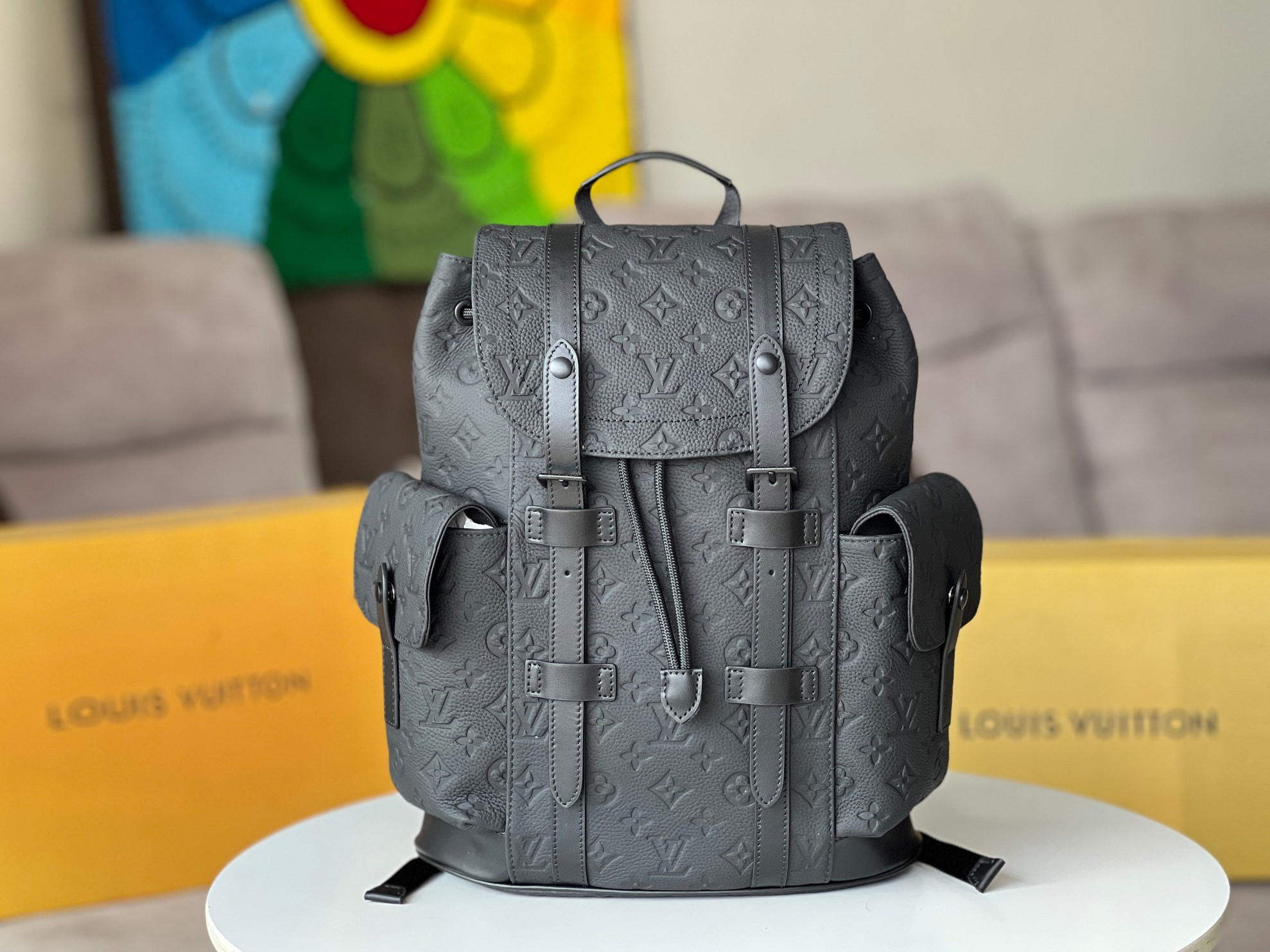 NO:200557,Original single chip version M20899 full leather embossed small backpack This Christopher backpack condenses classic design size, continuing iconic elements such as side pockets and snap straps. Simple and elegant Taurillon leather imprinted traditional Monogram pattern, equipped with tablet inner bag, providing a modern way to carry everyday needs 32 x 39 x 12 cm (length x height x width), LV [top original list], louis vuitton, backpacks19860909原单芯片版型号M20899全皮压花小号背包本款 Christopher 双肩包浓缩经典设计尺寸,延续侧袋和按扣双肩带等标志性元素.素雅 Taurillon 皮革压印传统 Monogram 图案,设有平板电脑内袋,为携带日常所需提供摩登之法32 x 39 x 12厘米 (长度 x 高 x 宽),LV【顶级原单】,louis vuitton,backpacks,Bag