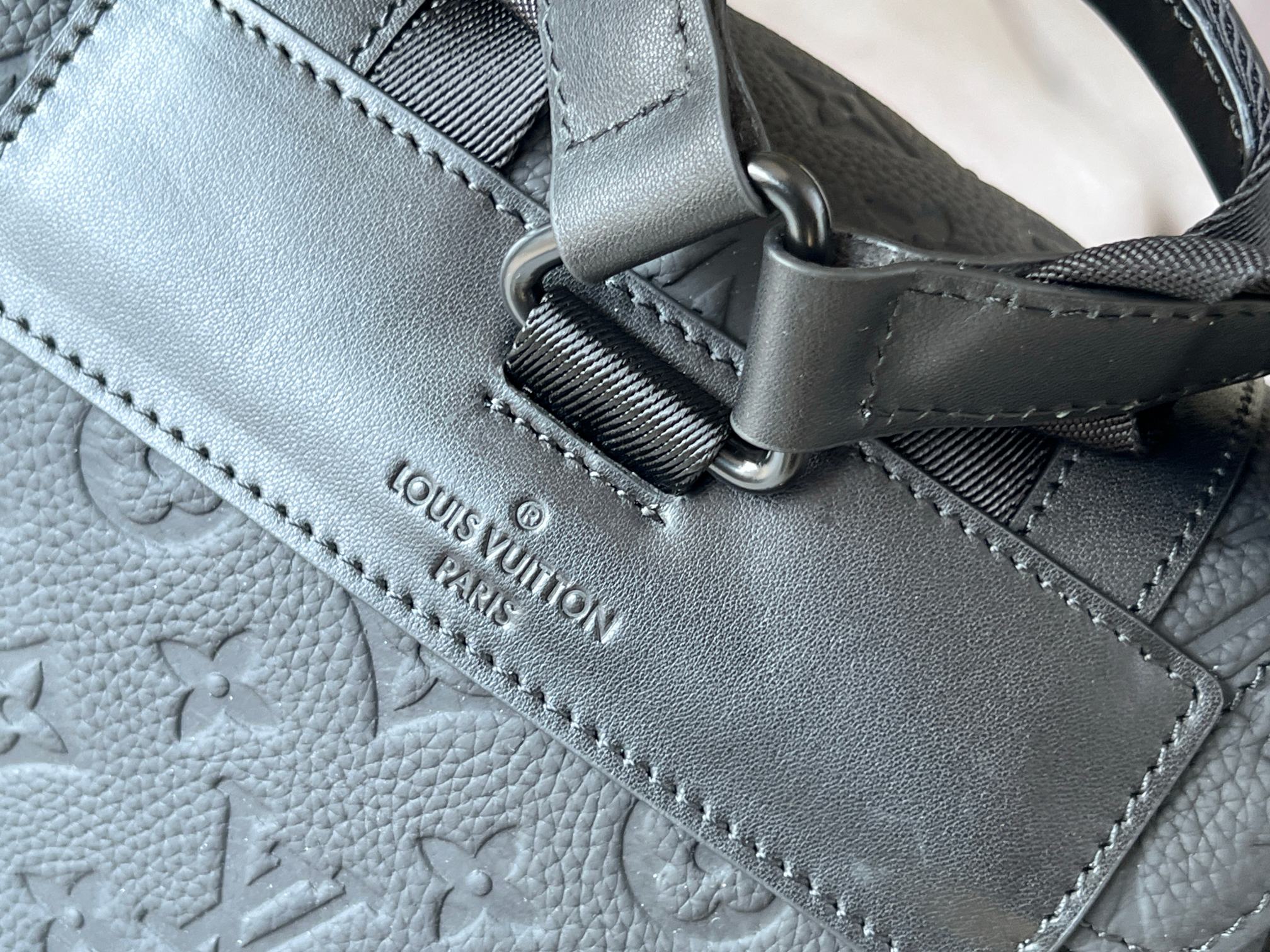 NO:200560,Original single chip version model M20899 full leather embossed small backpack Christoher backpack, more details..., LV [top original list], louis vuitton, backpacks19860909原单芯片版型号M20899全皮压花小号背包本Christoher 双肩包,更多细节……,LV【顶级原单】,louis vuitton,backpacks,Bag