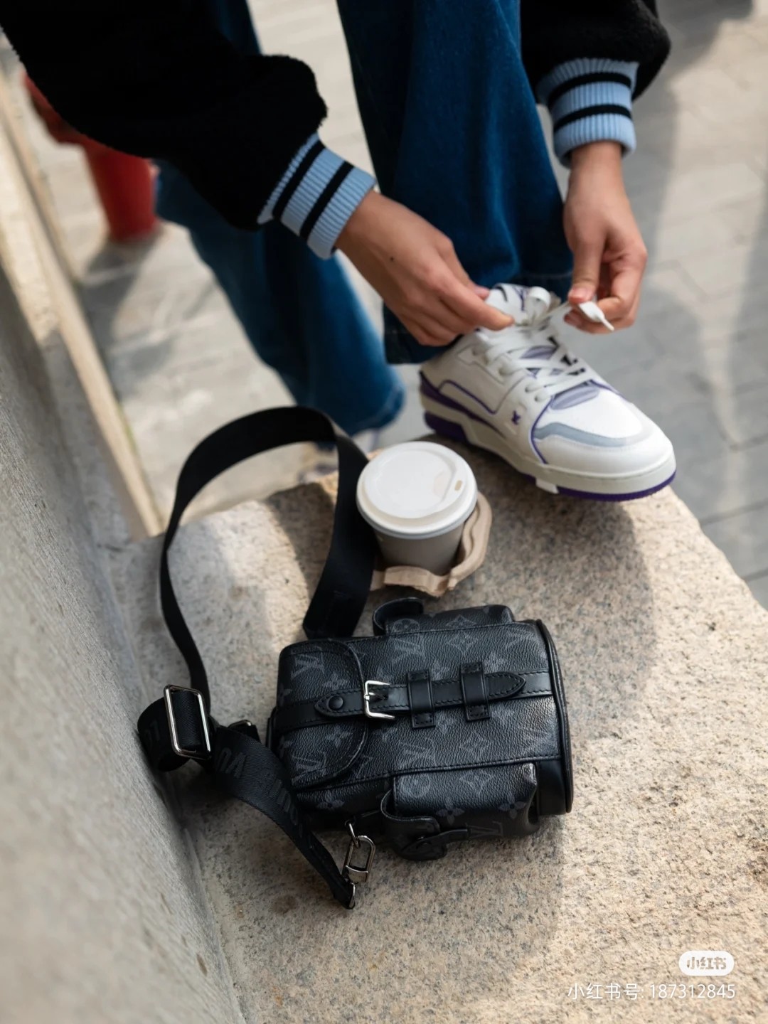 NO:200861,Original single chip version model M82769 Black Flower This Nano Christopher handbag cleverly condenses the essence of Louis Vuitton classic Christopher backpack, exquisitely reproduces the details of side pockets, spring buckle closure and buckle. The detachable shoulder strap and D-ring add a crossbody option, and can also be used as a shoulder bag. Size 14*19*6cm, LV [top original list], louis vuitton, louis vuitton, shoulder bags19860909原单芯片版型号M82769黑花 本款 Nano Christopher 手袋巧妙浓缩路易威登经典 Christopher 双肩包的精髓,考究再现侧袋、弹簧扣开合和搭扣细节.可拆卸肩带与 D 形环增添斜挎选择,亦可作单肩包. 尺寸14*19*6cm,LV【顶级原单】,louis vuitton,louis vuitton,shoulder bags,Bag