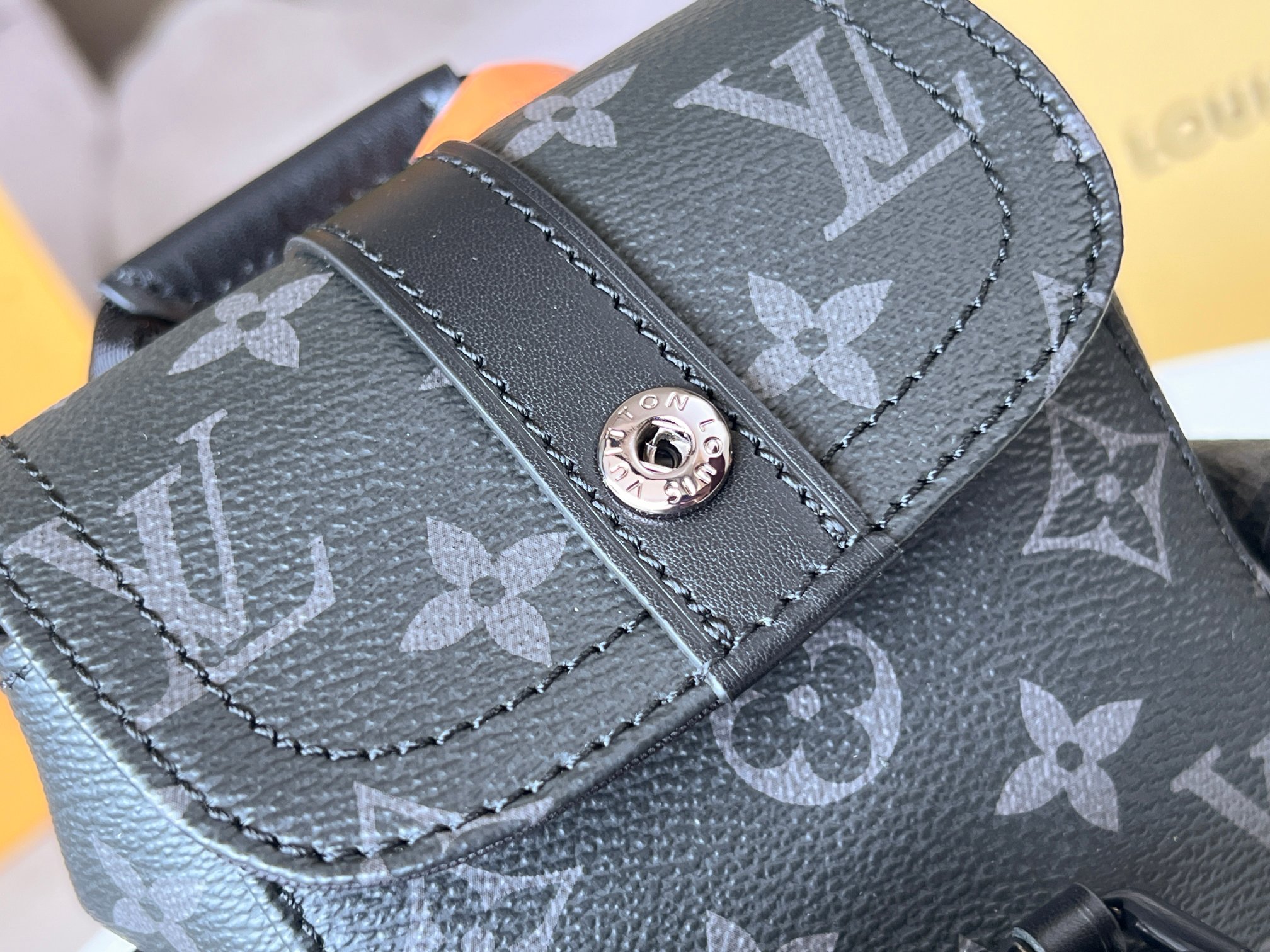 NO:200855,M82769 Black Flower Men's Bag Mini Backpack Series New NANO CHRISTOHER Handbag, more details..., LV [top original list], louis vuitton19860909M82769黑花 男包迷你双肩包系列 新款 NANO CHRISTOHER 手袋,更多细节……,LV【顶级原单】,louis vuitton,Bag