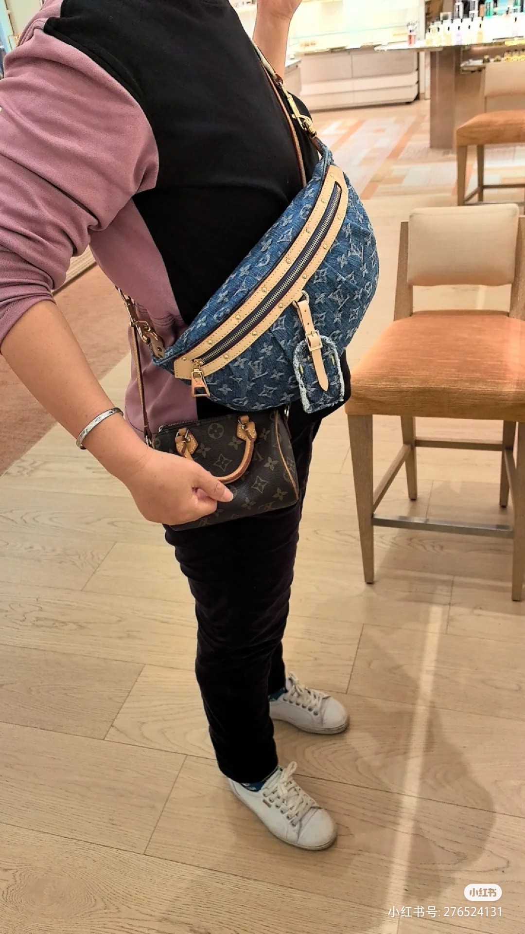 NO:200593,Top original single M46837 blue denim jeans tannin breast bag waist bag series Latest bumbag waist bag The tall building cloth bag is sand-washed monogram jacquard tannin cloth is new, matched with leather trim and contrasting stitching, the details are like a movable name tag on the natural cowhide symbolized by the house. The detachable textile belt brings a sporty touch. Size 38×16×8cm., LV [top original single], manolo blahnik, louis vuitton, cowhide19860909顶级原单M46837蓝色牛仔 丹宁胸包腰包系列 最新款bumbag腰包 高楼布袋是以砂洗效果 monogram 提花丹宁布焕发新意,搭配皮革饰边和撞色缝线,细节就像房子象征的天然牛皮上的一个可移动的名字标签.可拆卸的纺织带带来了运动的触感.尺寸38×16×8cm.,LV【顶级原单】,manolo blahnik,louis vuitton,cowhide,Bag