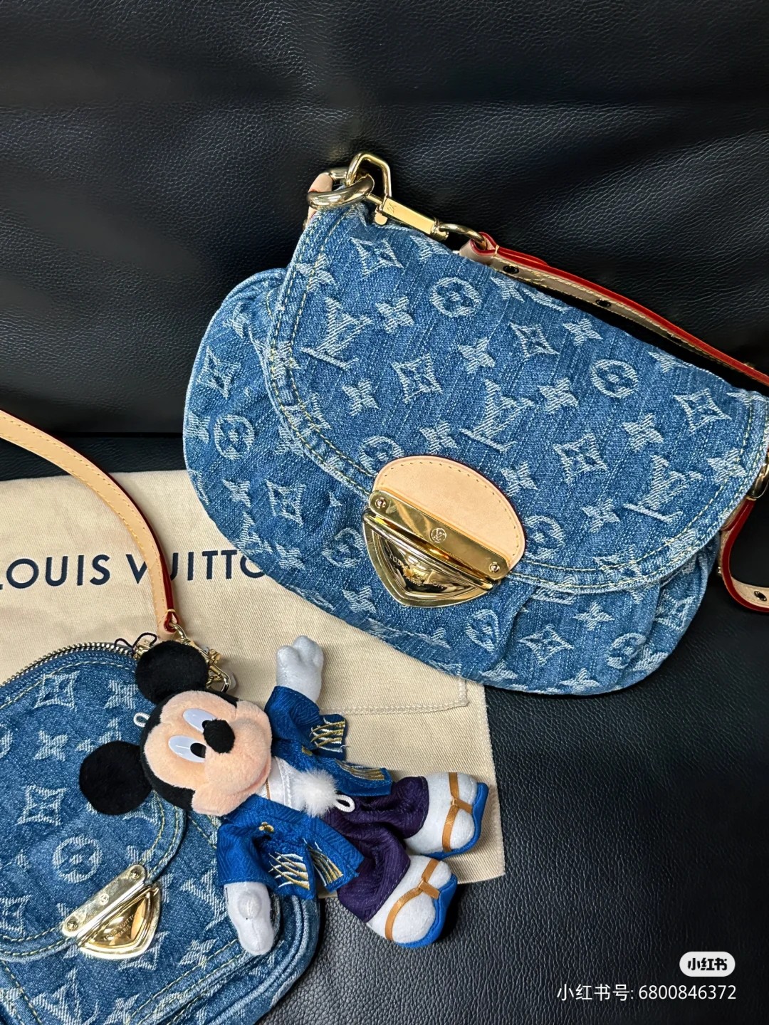 NO:200661,【Original Single Premium】M46829 Blue Denim Denim Armpit Bags Shoulder Bag Series SUNSET Handbags Sunset Handbags Focus on Monogram Denim Canvas. This material is made with multiple processes and is woven into Monogram patterns with global organic textile standards and bleached. The finished product sand washing creates a unique look, and the brand buckle adds a more eye-catching style. Size 27 x 18 x 3 cm (length x height x width), LV [top original list], louis vuitton, shoulder bags19860909【原单精品】M46829蓝色丹宁牛仔 腋下包单肩包系列 SUNSET 手袋 Sunset 手袋聚焦Monogram Denim帆布.该材质依托多重工艺制成,以全球有机纺织品标准认证的棉纱织就Monogram 图案后进行漂白.成品的砂洗处理营造别致观感,品牌插扣再添瞩目格调.尺寸27 x 18 x 3厘米(长度x高x宽）,LV【顶级原单】,louis vuitton,shoulder bags,Bag