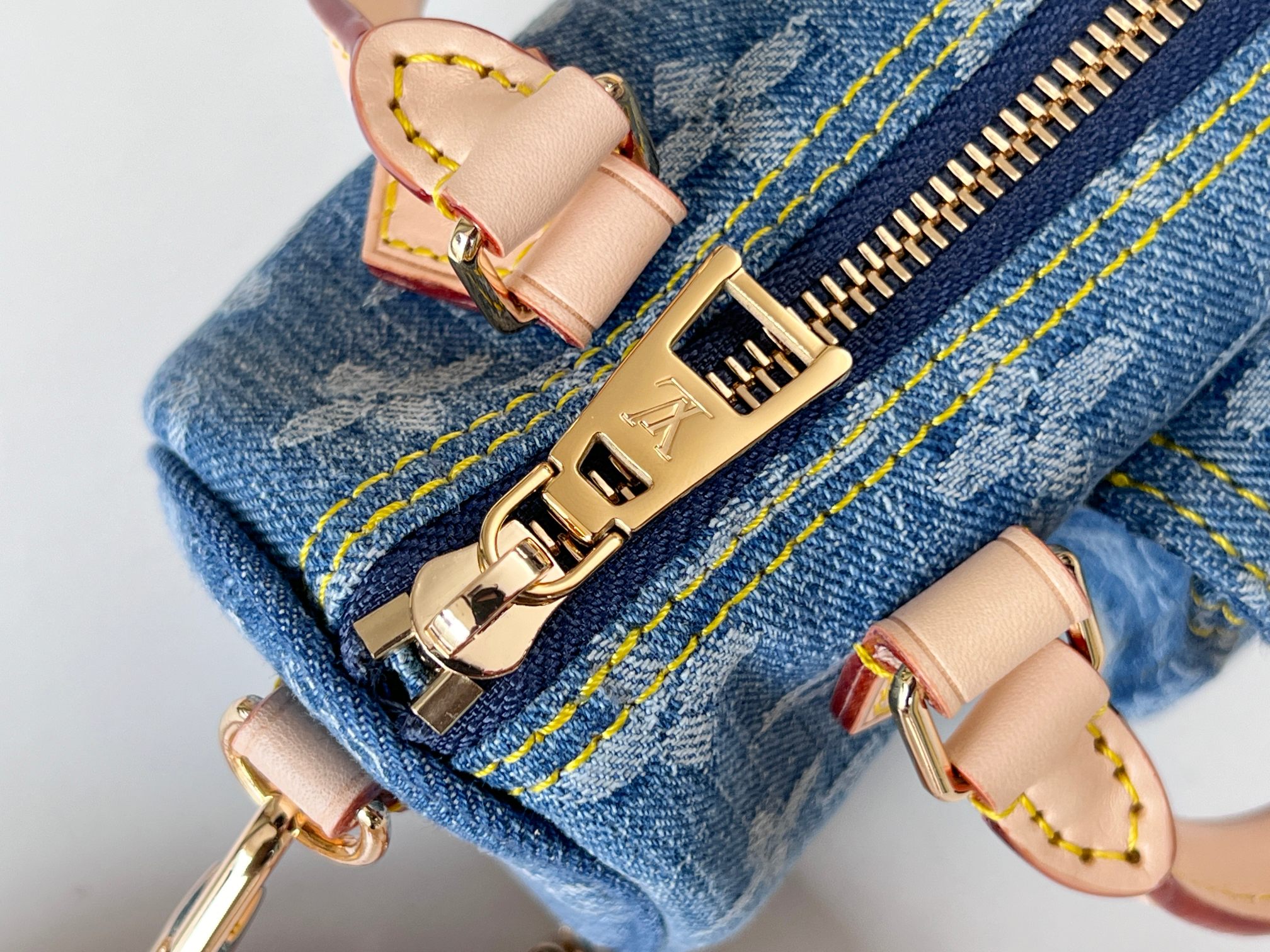 NO:200600,Top original single model M82950 blue denim jeans pillow bag seedy series Nano Seedy handbag, more details..., LV [top original single], louis vuitton19860909顶级原单型号M82950蓝色丹宁牛仔 枕头包seedy系列 Nano Seedy 手袋 ,更多细节……,LV【顶级原单】,louis vuitton,Bag