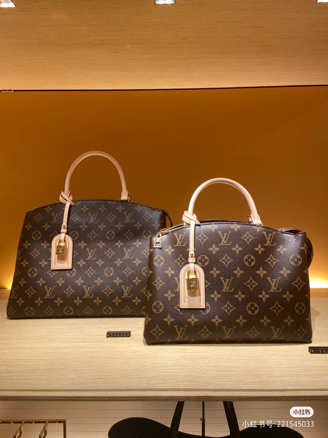 NO:201075,Model M45898 old-fashioned new Montaigne [top original list, all steel hardware] grand palais handbag m45898 grand palais handbag is monogram, and the travel spirit of Louis Vuitton is continued with famous brands and padlocks. The neat compartment and pockets are convenient for storage. The removable and adjustable shoulder straps are handheld. The elbow and crossbody experience is size34x24x15cm.,LV [top original list],alaia,louis vuitton,louis vuitton19860909型号M45898老花新款蒙田【顶级原单 全钢五金】grand palais 手袋m45898 grand palais 手袋为monogram 再以名牌和挂锁续写路易威登的旅行精神 齐整隔层和口袋方便收纳 可拆卸并调节的肩带实现手持 肘挎和斜挎体验 size34x24x15cm.,LV【顶级原单】,alaia,louis vuitton,louis vuitton,Bag