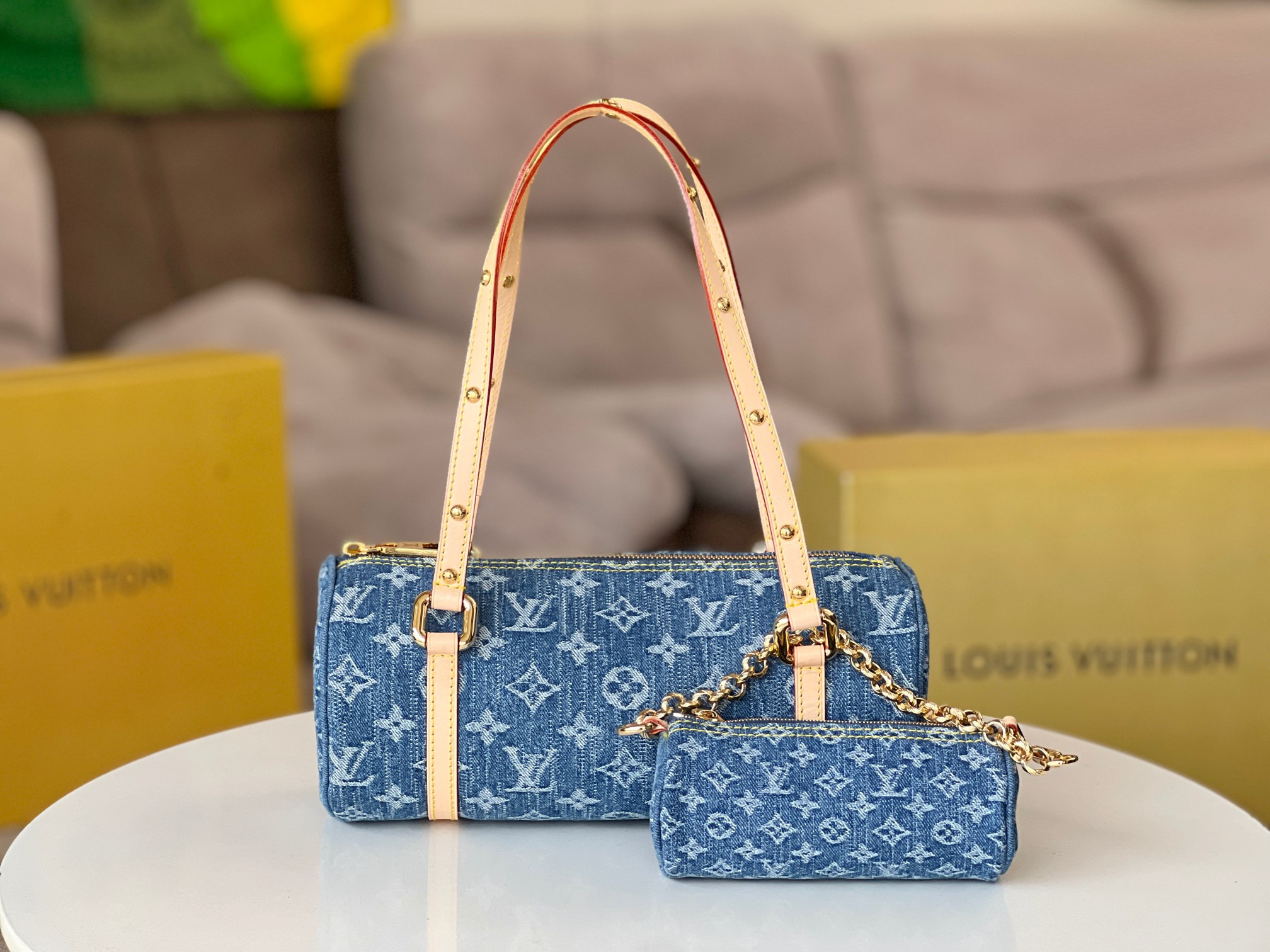 NO:200620,All-steel hardware original leather model M46830 denim denim mother bag top original list This Papillon handbag is made of Monogram Denim canvas made of multiple processes, which complements the miniature version of the same handbag. Cotton yarn is woven into Monogram pattern and bleached, and the finished product sand washing creates a unique look. 27.0 x 11.0 x 13.0 cm (Length x Height x Width), LV [Top Original List], louis vuitton19860909全钢五金原厂皮型号M46830丹宁牛仔子母包顶级原单 本款 Papillon 手袋取材多重工艺制成的 Monogram Denim 帆布,与同款手袋的微缩版本相映成趣.棉纱织就 Monogram 图案后进行漂白,成品的砂洗处理营造别致观感.27.0 x 11.0 x 13.0 厘米 (长 x 高 x 宽),LV【顶级原单】,louis vuitton,Bag