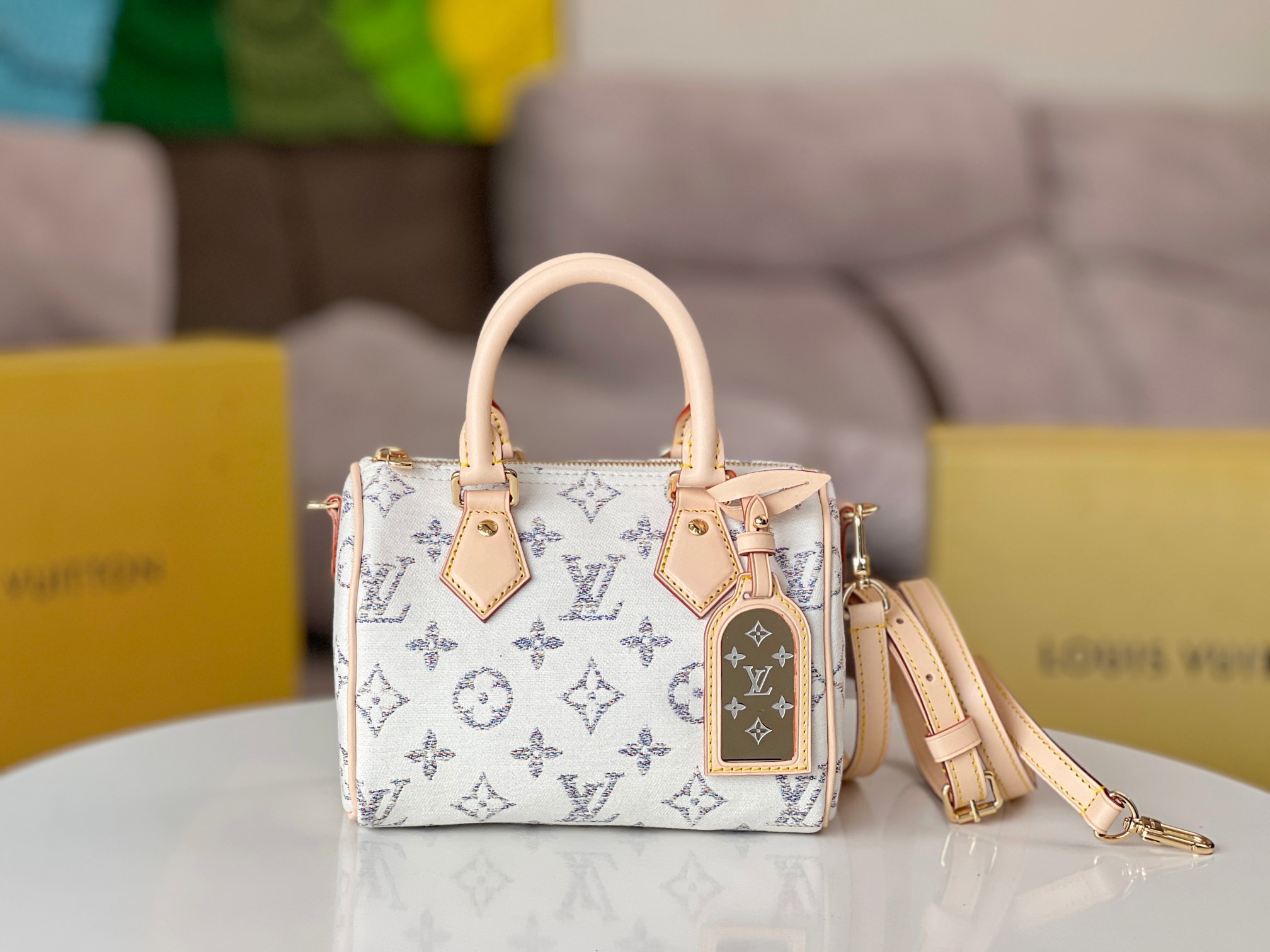 NO:206732,Genuine grade variable code chip all steel hardware model M24709 white pillow bag This Speedy Bandoulière 20 handbag comes from the Nautical series, woven with colorful yarns, giving a unique color gradient. Jacquard fabric combined with invisible coating, achieving excellent wear resistance. 20.5 x 13.5 x 12 cm (length x height x width), LV [top original list], louis vuitton19860909正品级 变码芯片全钢五金型号M24709白色枕头包本款 Speedy Bandoulière 20 手袋出自 Nautical 系列,以缤纷纱线织就 Monogram 图案,呈现别致色彩渐变.提花织物结合隐形涂层,成就出色耐磨性能. 20.5 x 13.5 x 12厘米 (长度 x 高 x 宽),LV【顶级原单】,louis vuitton,Bag