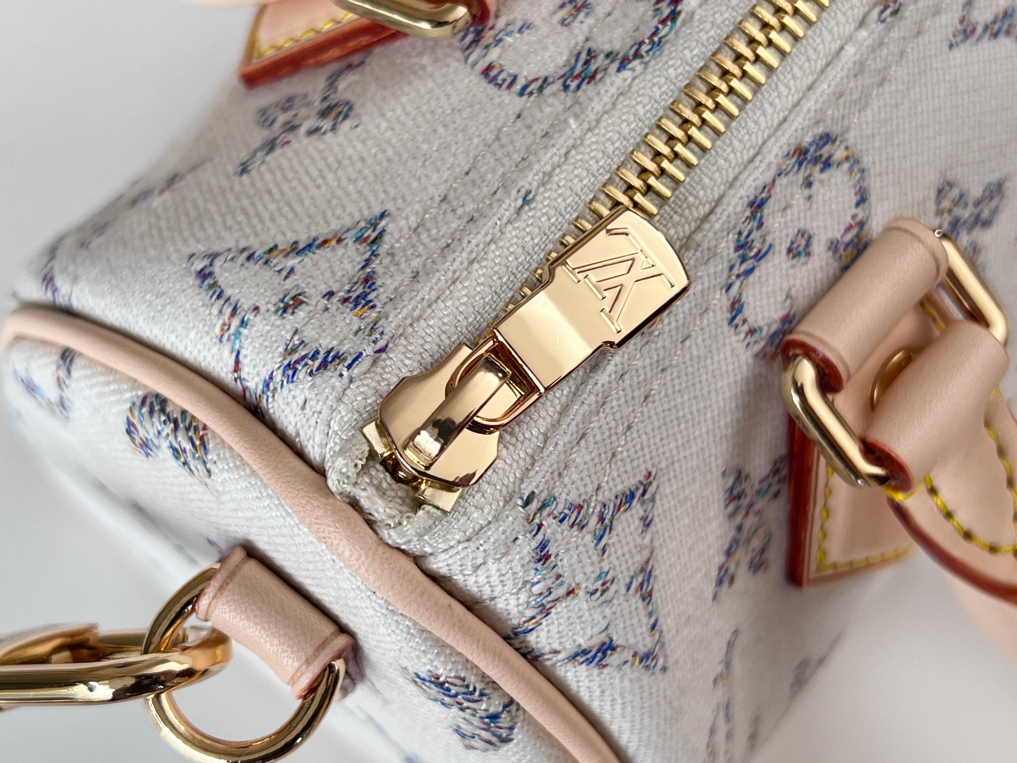 NO:206736,All-steel hardware model M24709 white pillow bag this model Seedy Bandoulière 20 handbag, LV [top original list], louis vuitton19860909全钢五金型号M24709白色枕头包本款 Seedy Bandoulière 20 手袋,LV【顶级原单】,louis vuitton,Bag