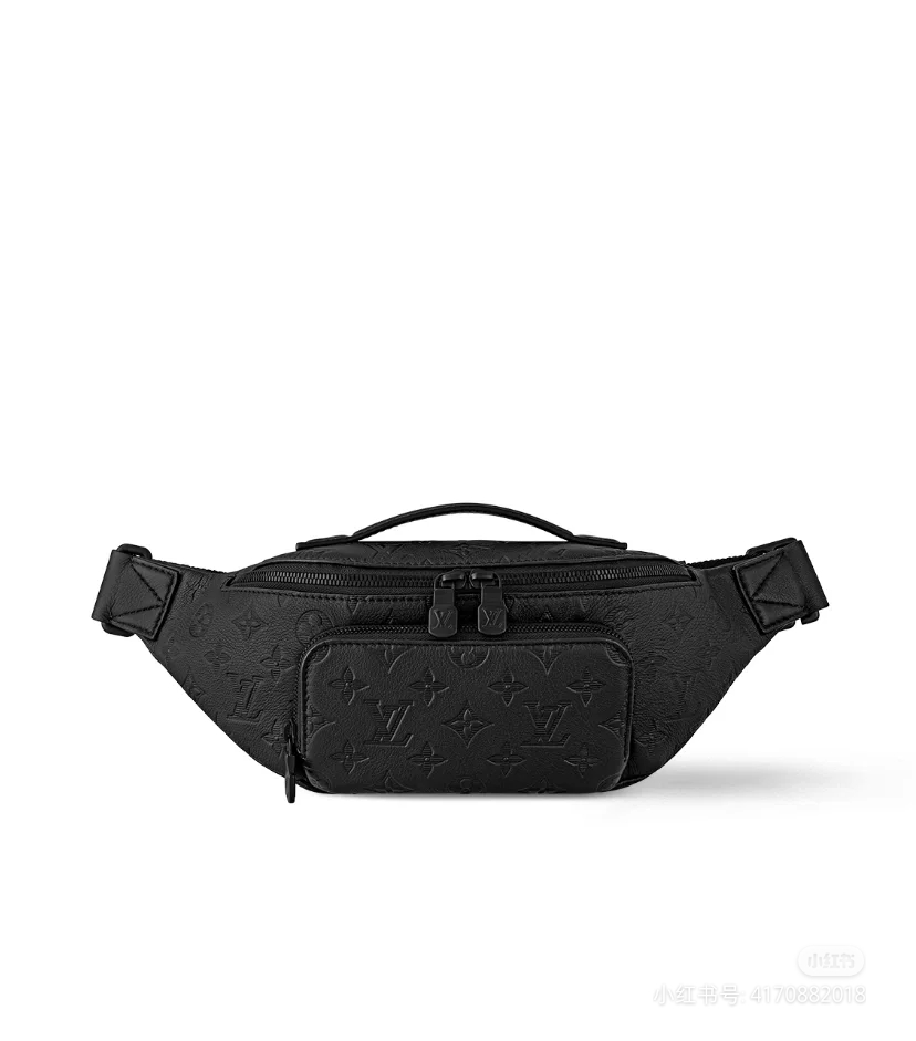 NO:204963,Top original, all-steel hardware model M47058 black chest bag Rush waist bag is made of soft Monogram Shadow cowhide, which is successively depicted with imprinting and printing. The close-fitting configuration is convenient for the main compartment items, and the adjustable strap is used to achieve a waist, shoulder or crossbody experience. 30 x 15 x 8 cm (length x height x width), LV [top original list], louis vuitton, cowhide19860909顶级原单,全钢五金型号M47058黑色胸包Rush 腰包取材柔软 Monogram Shadow 牛皮革,先后以压印和印花工艺描绘 Monogram 图案.贴身构型方便取放主隔层物品,可调节背带实现系腰、肩背或斜挎体验. 30 x 15 x 8厘米 (长度 x 高 x 宽),LV【顶级原单】,louis vuitton,cowhide,Bag